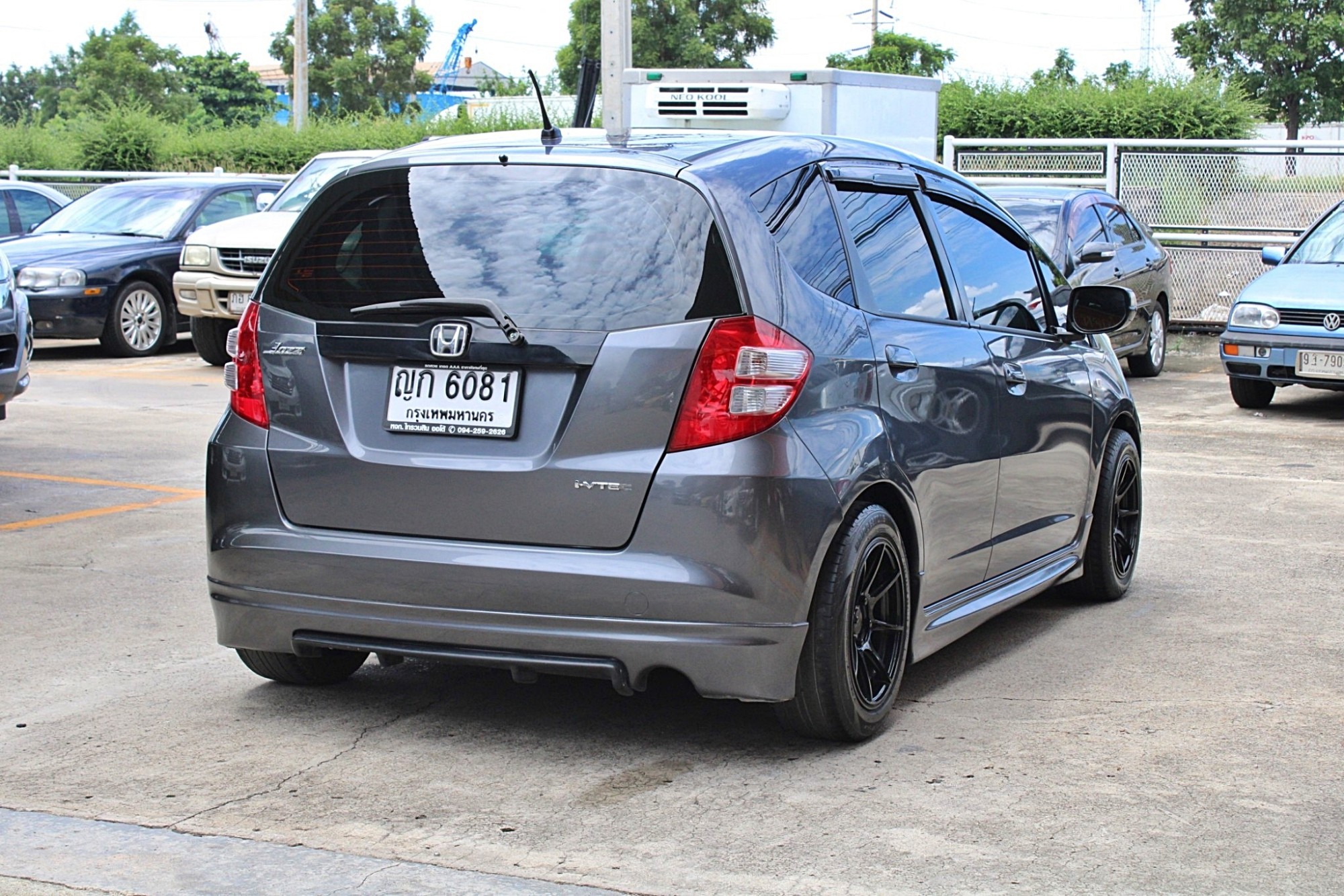2011 Honda Jazz GE 1.5 V i-VTEC AT สีเทา เกียร์ออโต้ เบาะผ้าเดิม ไม่เคยมีอุบัติเหตุหนัก ไม่เคยแก๊ส ขับดี เครื่องช่วงล่างดีเลย จัดได้ท่วม ฟรีดาวน์ได้ (รูปที่ 3)