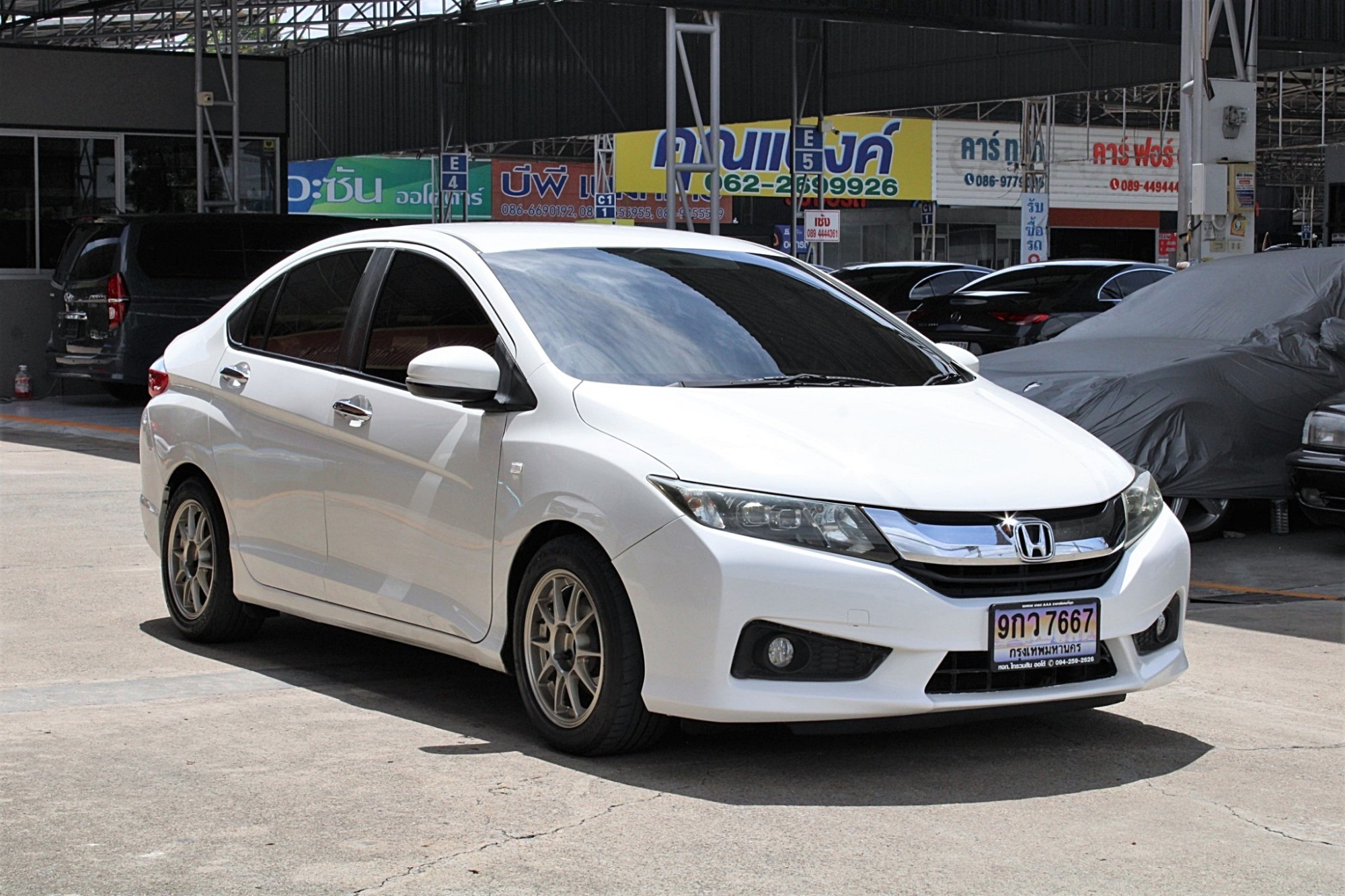 2016 Honda City 1.5 V+ i-VTEC AT สีขาว เกียร์ออโต้ มือแรกออกห้าง ไม่มีอุบัติเหตุมาก่อน ปุ่มสต้าท เบาะหนัง รถคลีนมาก ใครหาอยู่ไม่ผิดหวัง (รูปที่ 5)