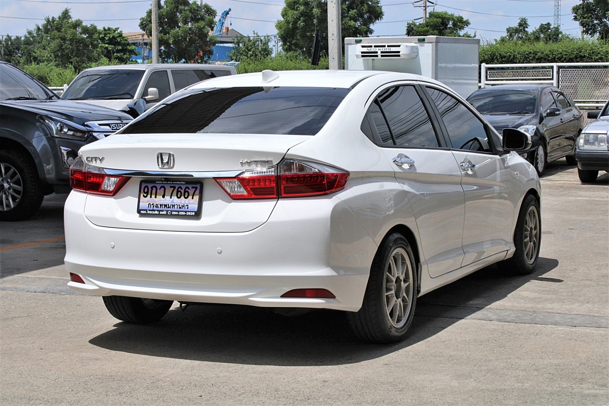 2016 Honda City 1.5 V+ i-VTEC AT สีขาว เกียร์ออโต้ มือแรกออกห้าง ไม่มีอุบัติเหตุมาก่อน ปุ่มสต้าท เบาะหนัง รถคลีนมาก ใครหาอยู่ไม่ผิดหวัง (รูปที่ 8)
