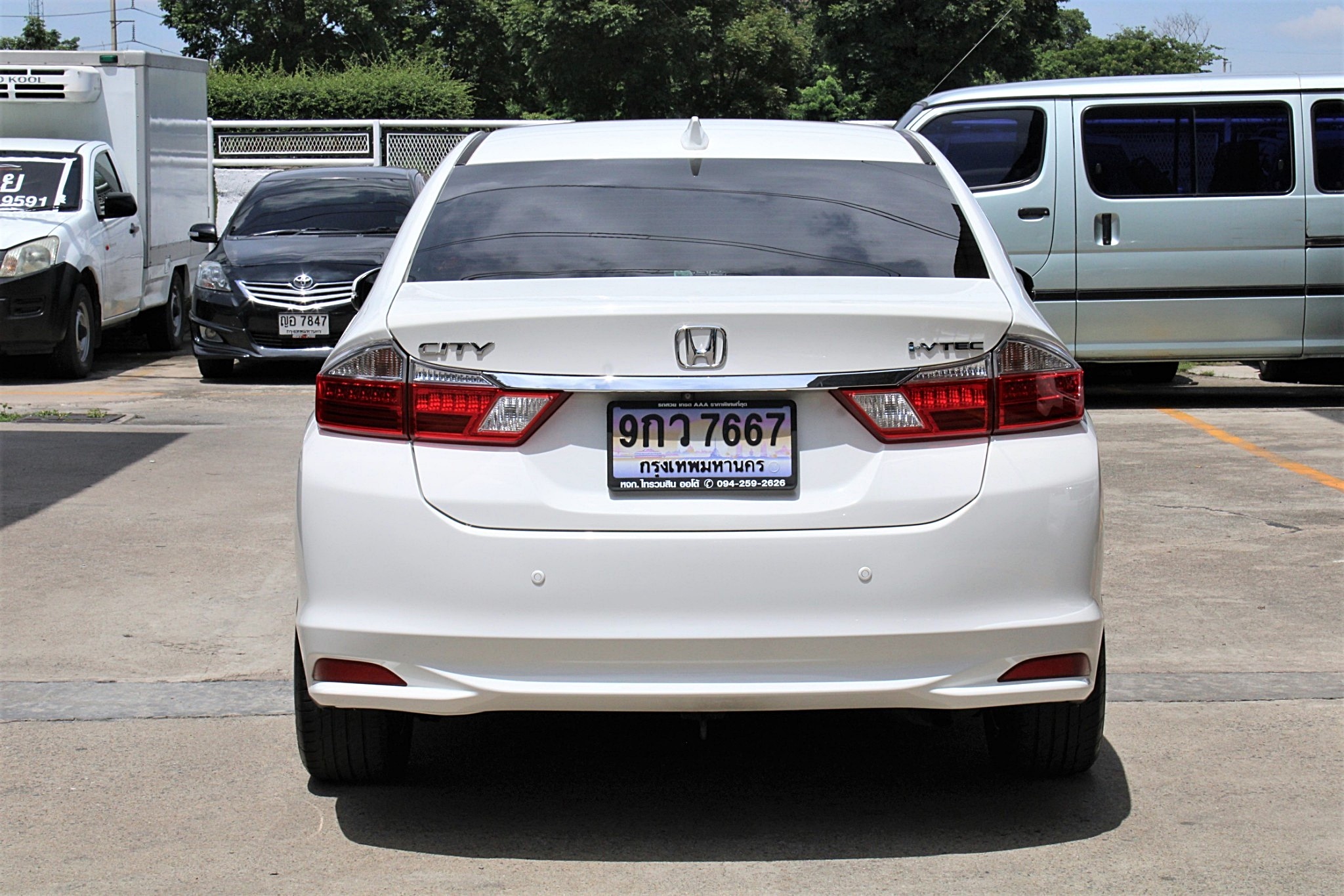 2016 Honda City 1.5 V+ i-VTEC AT สีขาว เกียร์ออโต้ มือแรกออกห้าง ไม่มีอุบัติเหตุมาก่อน ปุ่มสต้าท เบาะหนัง รถคลีนมาก ใครหาอยู่ไม่ผิดหวัง (รูปที่ 3)