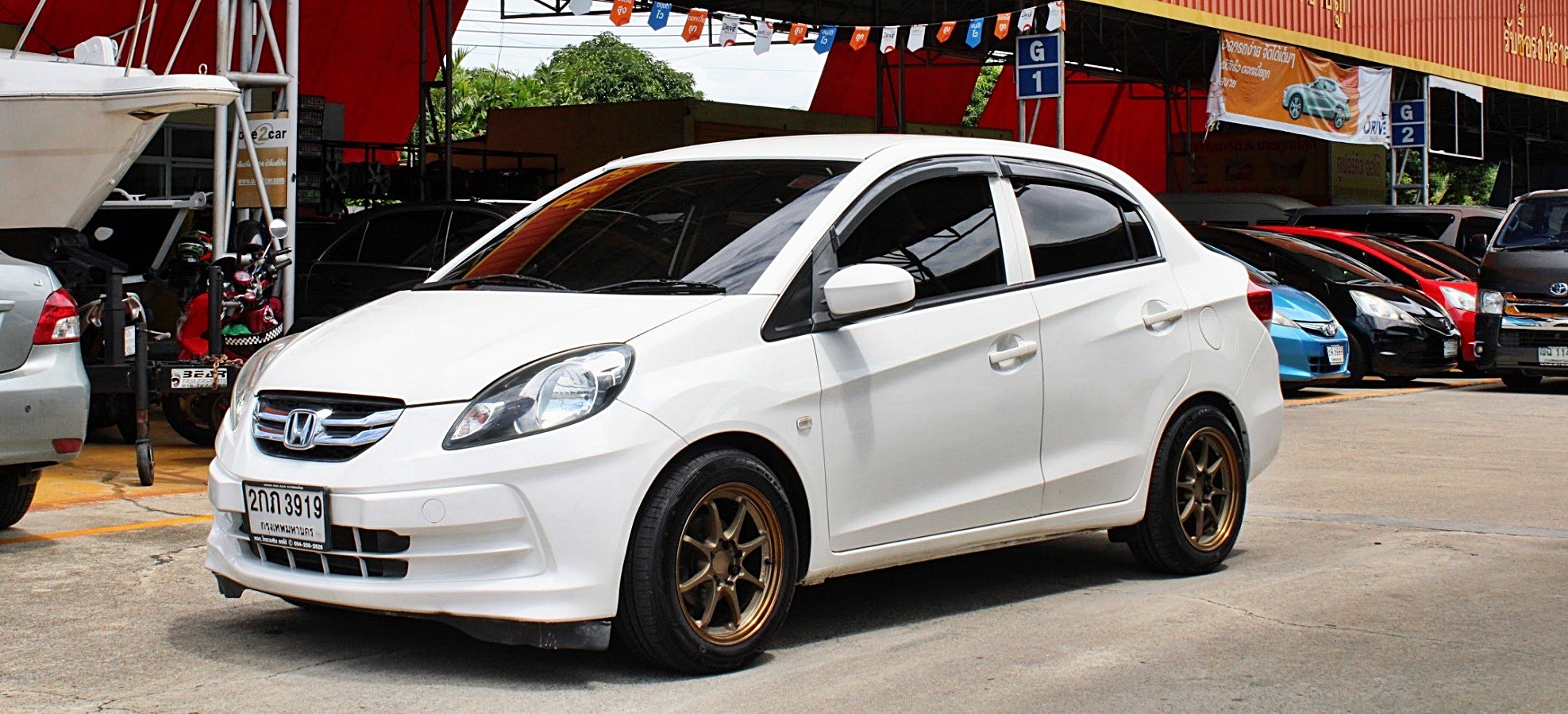 จัดไฟแนนได้ถึง2แสนปลาย ออกรถฟรีทุกค่าใช้จ่าย 2013 Honda brio amaze 1.2 V Auto CVT สีขาว