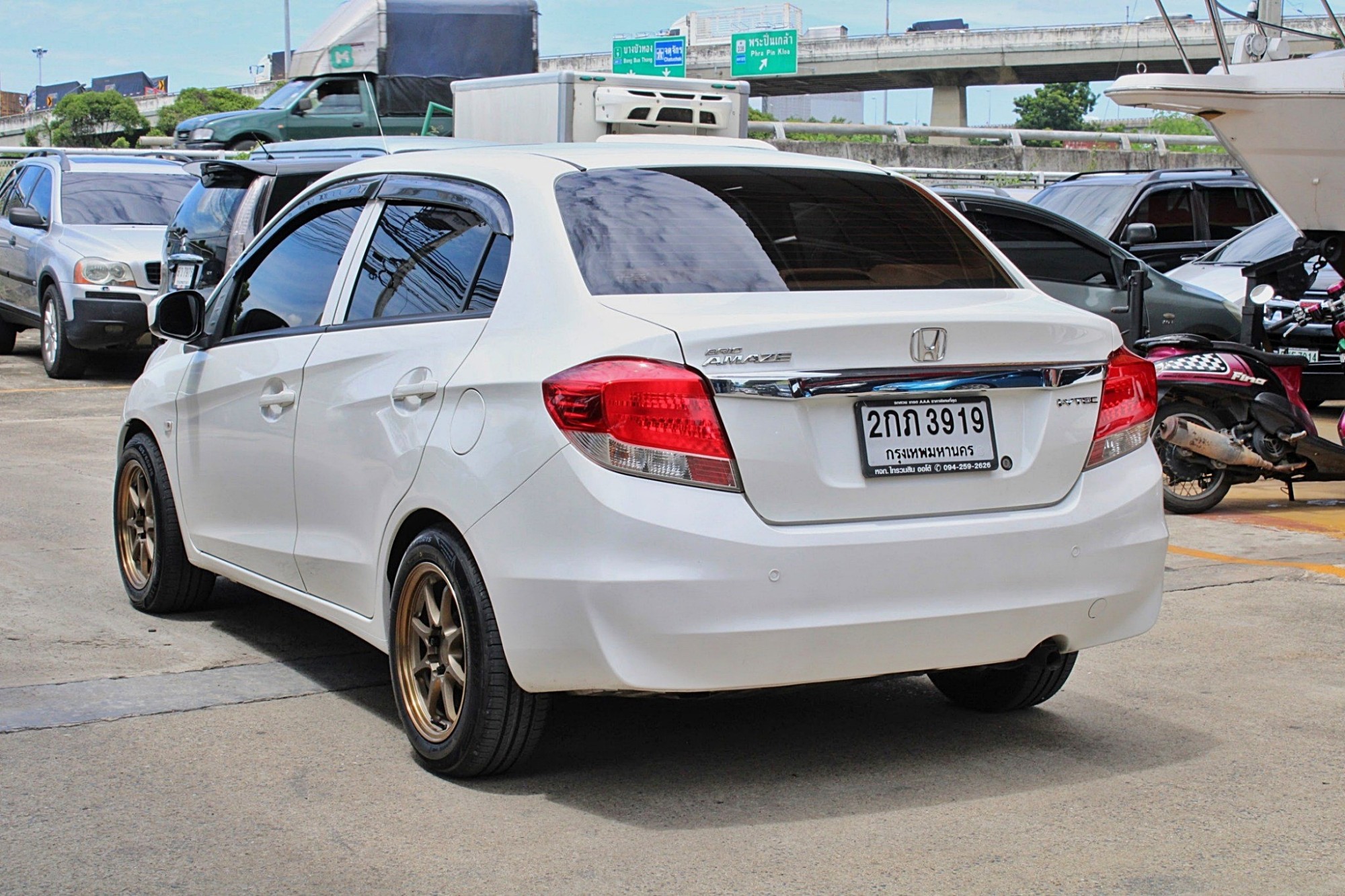 จัดไฟแนนได้ถึง2แสนปลาย ออกรถฟรีทุกค่าใช้จ่าย 2013 Honda brio amaze 1.2 V Auto CVT สีขาว