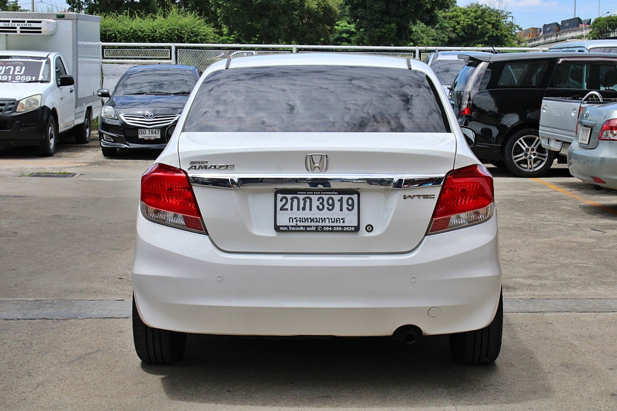 จัดไฟแนนได้ถึง2แสนปลาย ออกรถฟรีทุกค่าใช้จ่าย 2013 Honda brio amaze 1.2 V Auto CVT สีขาว