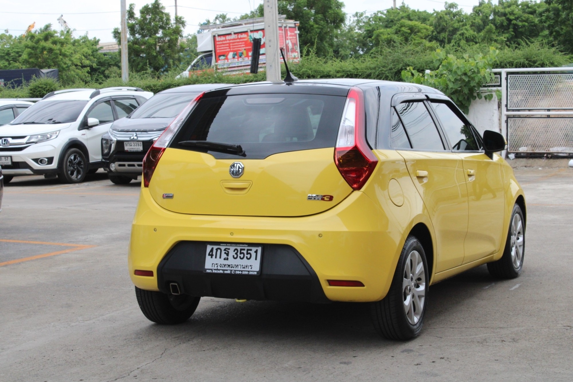 ผ่อน 2xxx รุ่นท๊อปสุด หลังคาซันรูฟ จัดได้ล้น ออกรถ 0 บาท 2015 MG 3 Hatchback 1.5 X SUNROOF Auto สีเหลือง เกียร์ออโต้ Selematic 5 สปีด (รูปที่ 11)