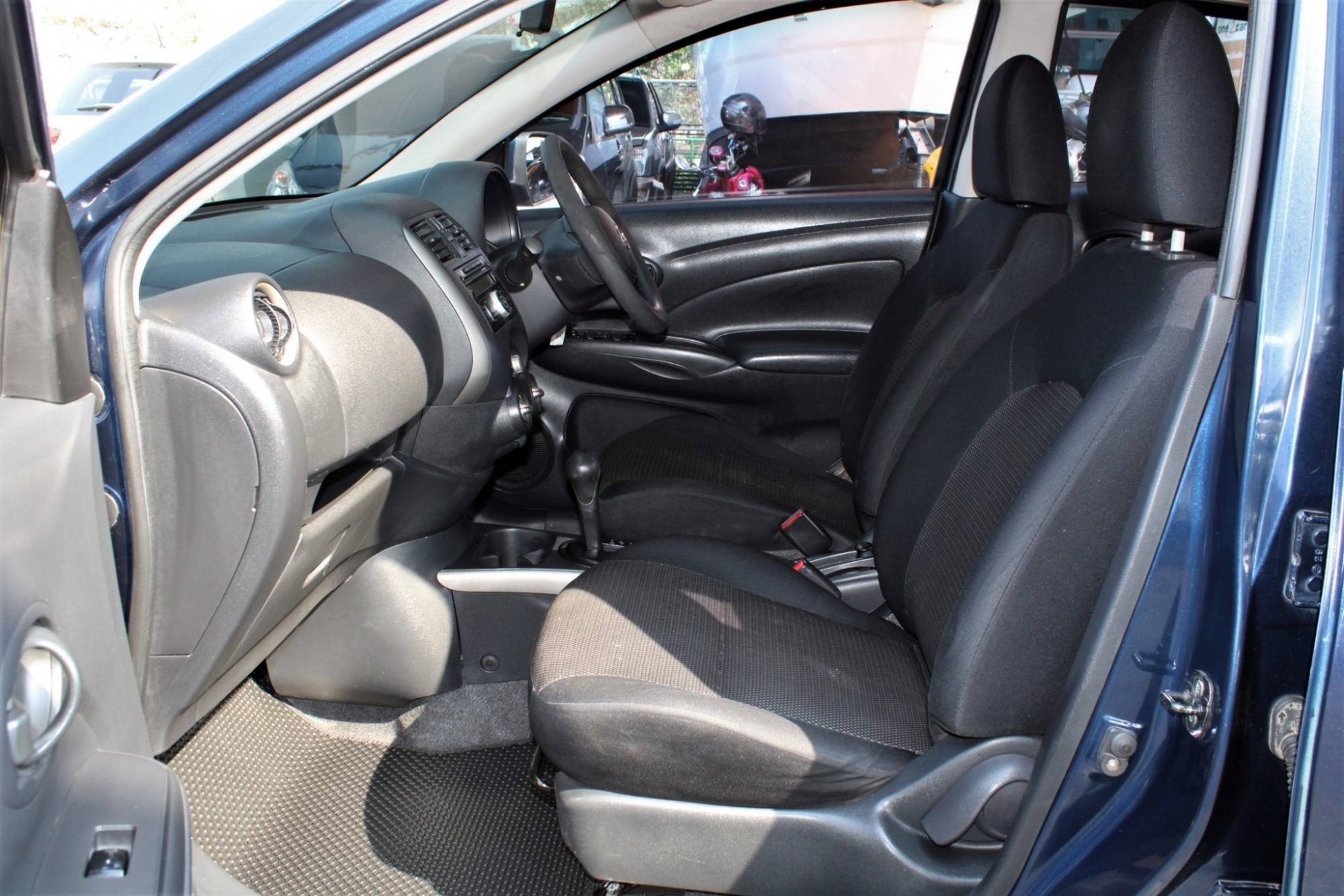 ผ่อน 2xxx 2012 Nissan Almera 1.2 E Pure Drive CVT AT สีน้ำเงิน เกียร์ออโต้ มือแรกออกห้าง สีเดิม น็อตโครงสร้างตัวรถไม่ขยับ รถเดิมสวยๆครับ (รูปที่ 9)