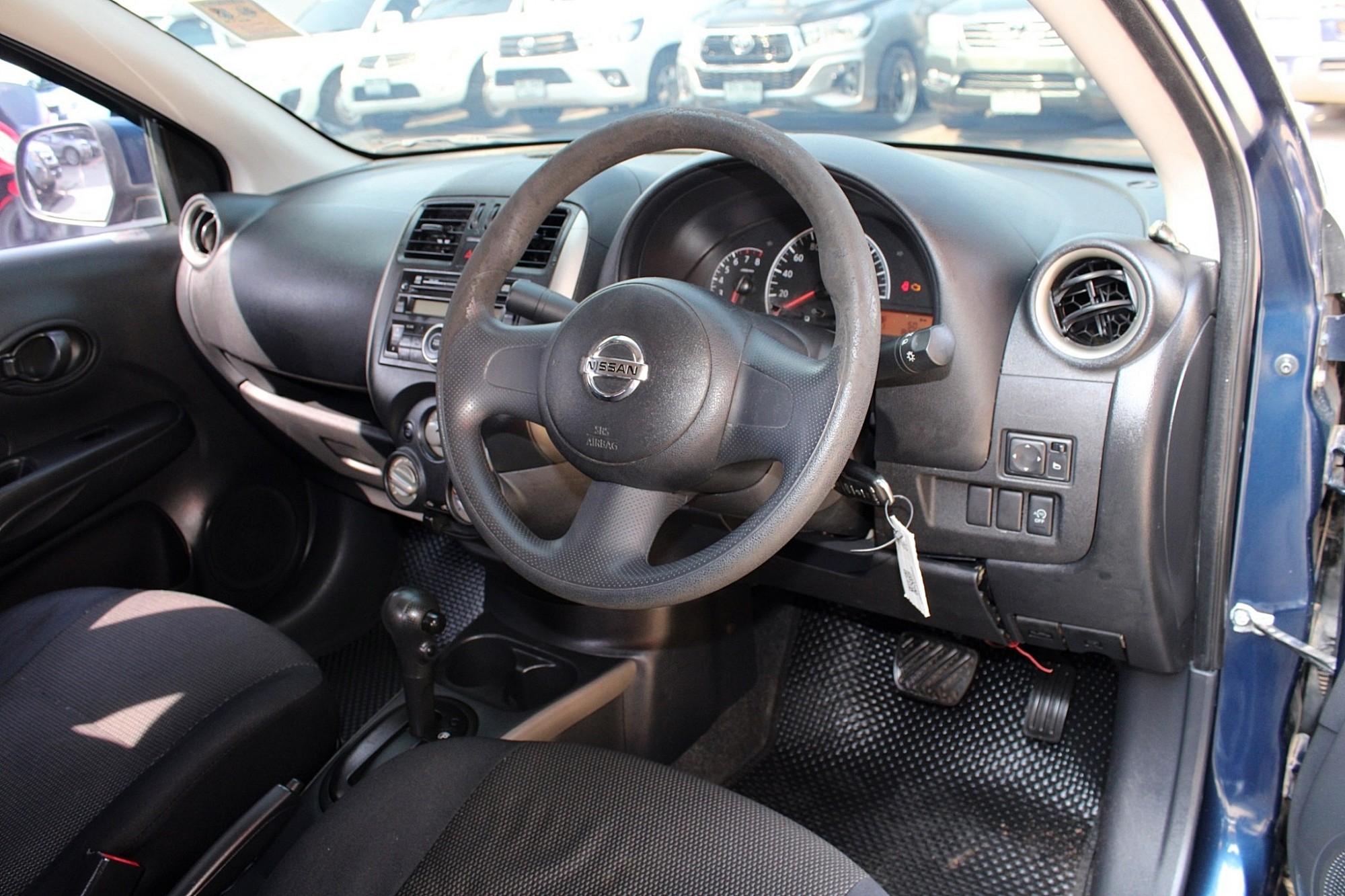 ผ่อน 2xxx 2012 Nissan Almera 1.2 E Pure Drive CVT AT สีน้ำเงิน เกียร์ออโต้ มือแรกออกห้าง สีเดิม น็อตโครงสร้างตัวรถไม่ขยับ รถเดิมสวยๆครับ (รูปที่ 11)