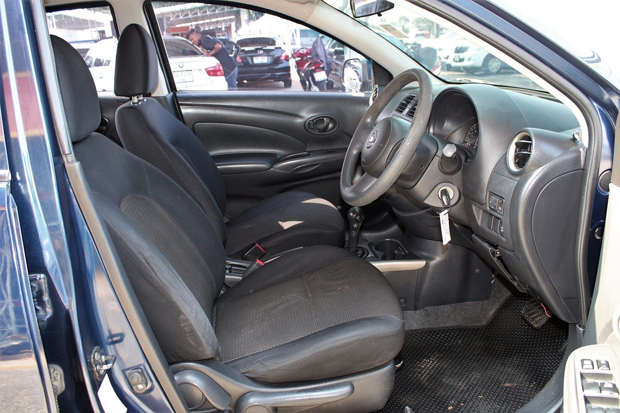 ผ่อน 2xxx 2012 Nissan Almera 1.2 E Pure Drive CVT AT สีน้ำเงิน เกียร์ออโต้ มือแรกออกห้าง สีเดิม น็อตโครงสร้างตัวรถไม่ขยับ รถเดิมสวยๆครับ (รูปที่ 12)