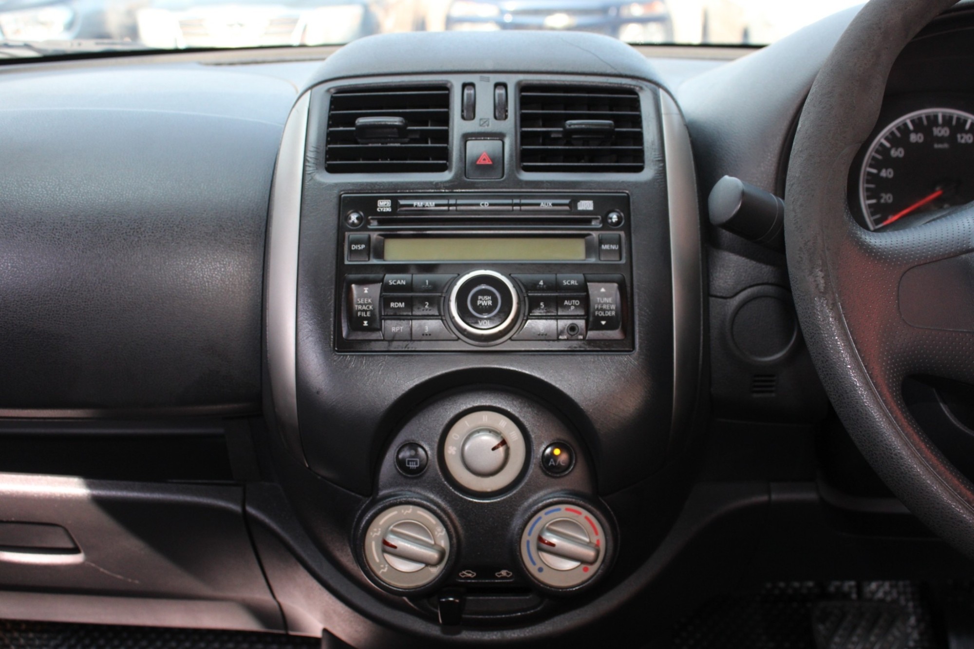 ผ่อน 2xxx 2012 Nissan Almera 1.2 E Pure Drive CVT AT สีน้ำเงิน เกียร์ออโต้ มือแรกออกห้าง สีเดิม น็อตโครงสร้างตัวรถไม่ขยับ รถเดิมสวยๆครับ (รูปที่ 4)