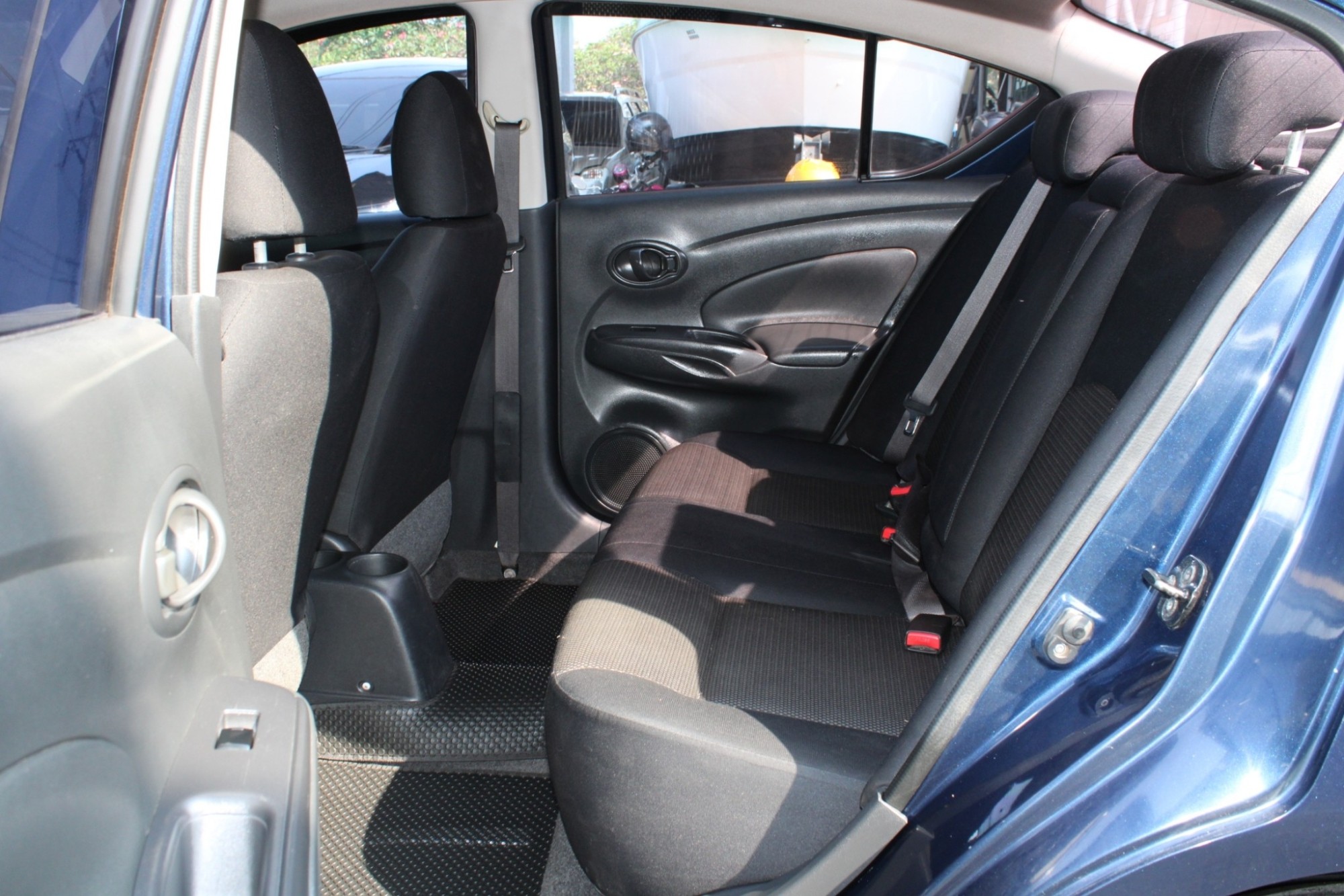 ผ่อน 2xxx 2012 Nissan Almera 1.2 E Pure Drive CVT AT สีน้ำเงิน เกียร์ออโต้ มือแรกออกห้าง สีเดิม น็อตโครงสร้างตัวรถไม่ขยับ รถเดิมสวยๆครับ (รูปที่ 5)