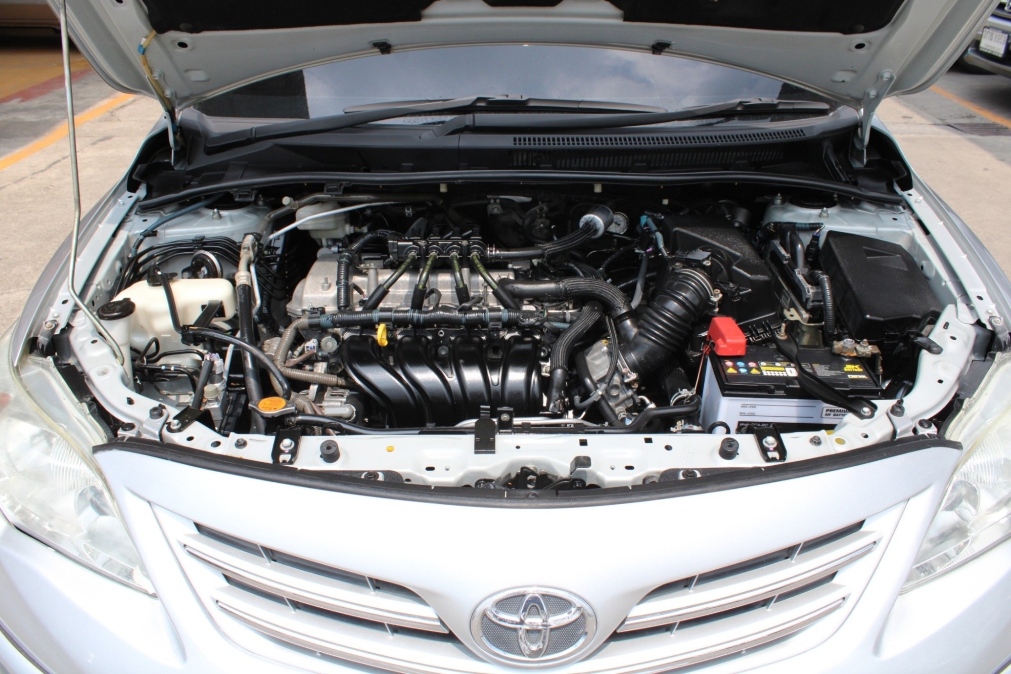 ผ่อน 3xxx 2013 Toyota Corolla Altis CNG 1.6 E Sedan AT สีบรอนซ์เงิน เกียร์ออโต้