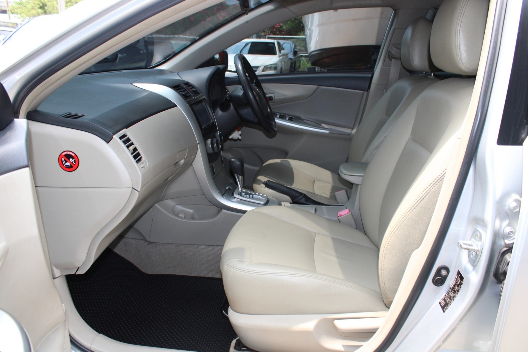 ผ่อน 3xxx 2013 Toyota Corolla Altis CNG 1.6 E Sedan AT สีบรอนซ์เงิน เกียร์ออโต้ (รูปที่ 10)