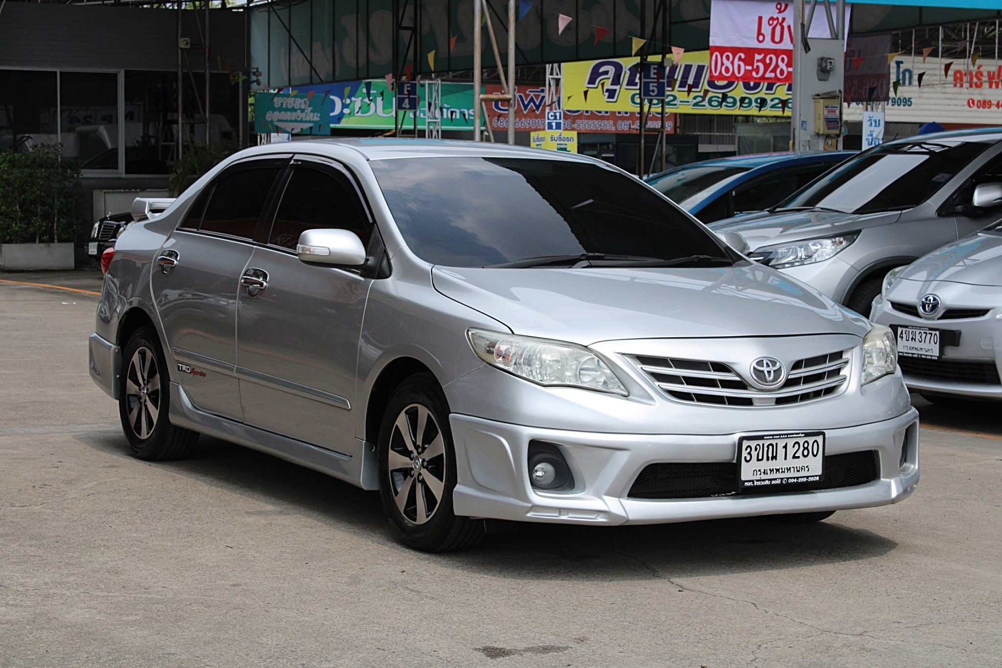 ผ่อน 3xxx 2013 Toyota Corolla Altis CNG 1.6 E Sedan AT สีบรอนซ์เงิน เกียร์ออโต้ (รูปที่ 2)