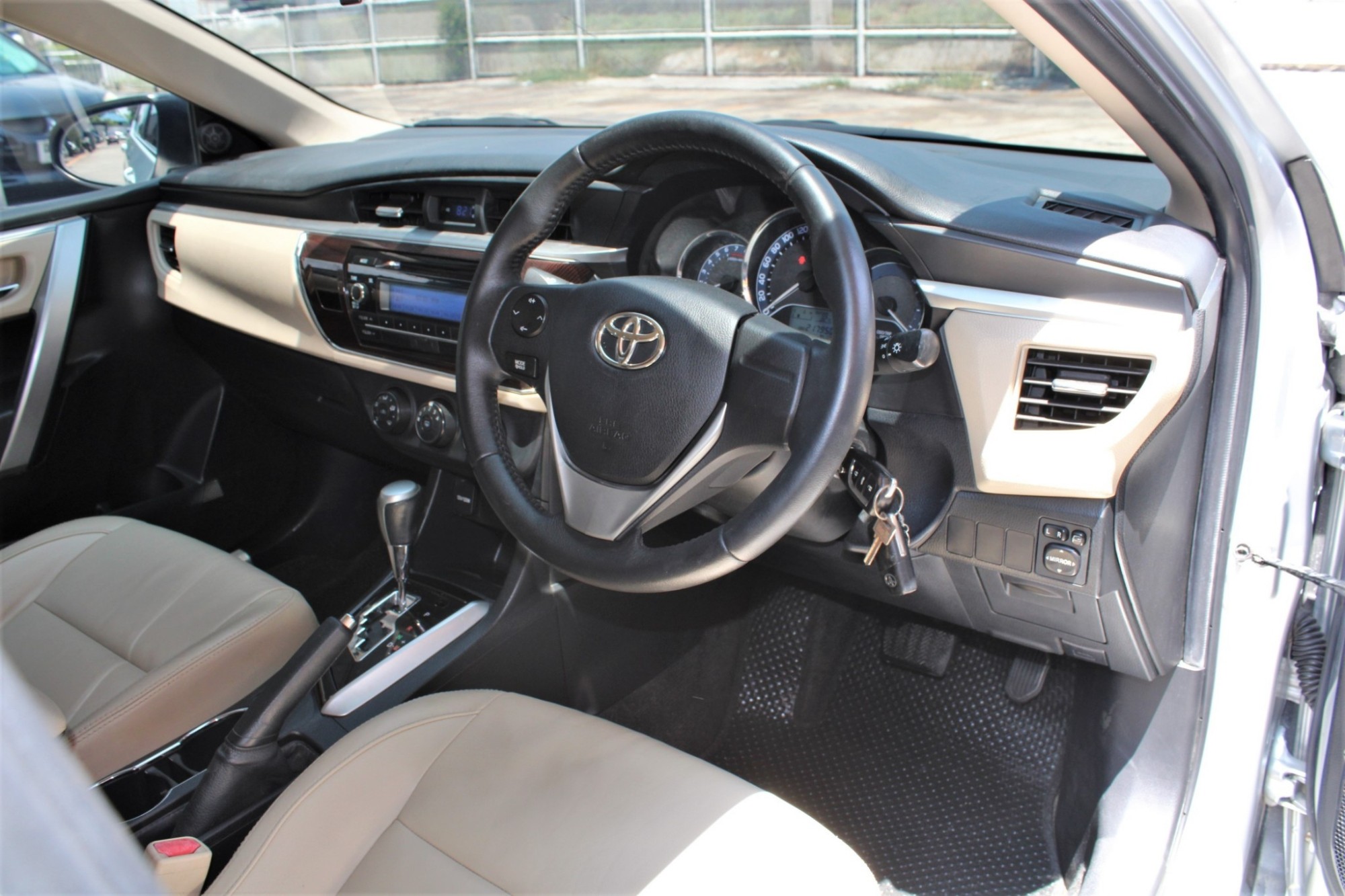 2014 Toyota Corolla Altis 1.6 G Dual VVti AT CVT 7 Speed สีบรอนซ์เงิน เกียร์ออโต้ทิปโทนิก รุ่นท๊อป (รูปที่ 6)