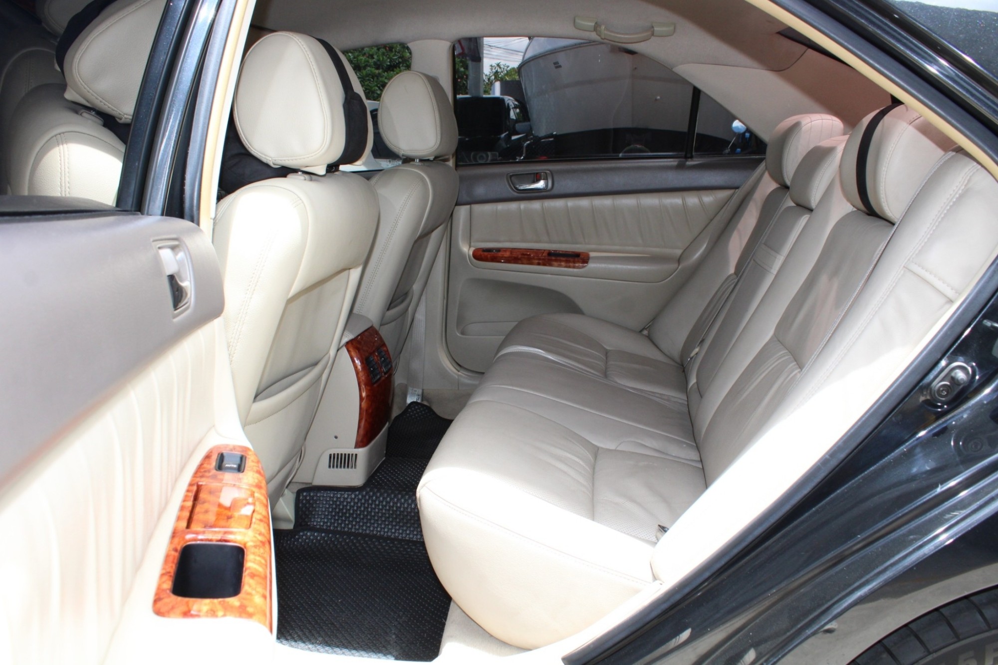 2005 Toyota Camry 2.4 Q AT สีดำ เกียร์อัตโนมัติ รุ่นท๊อปสุด ไม่มีชน เครื่องช่วงล่างขับดี แก๊สLPGเพิ่งติดตั้งไม่นานวันมานี้ ไมล์แท้เจ้าของดูแลมาดีมาก (รูปที่ 9)