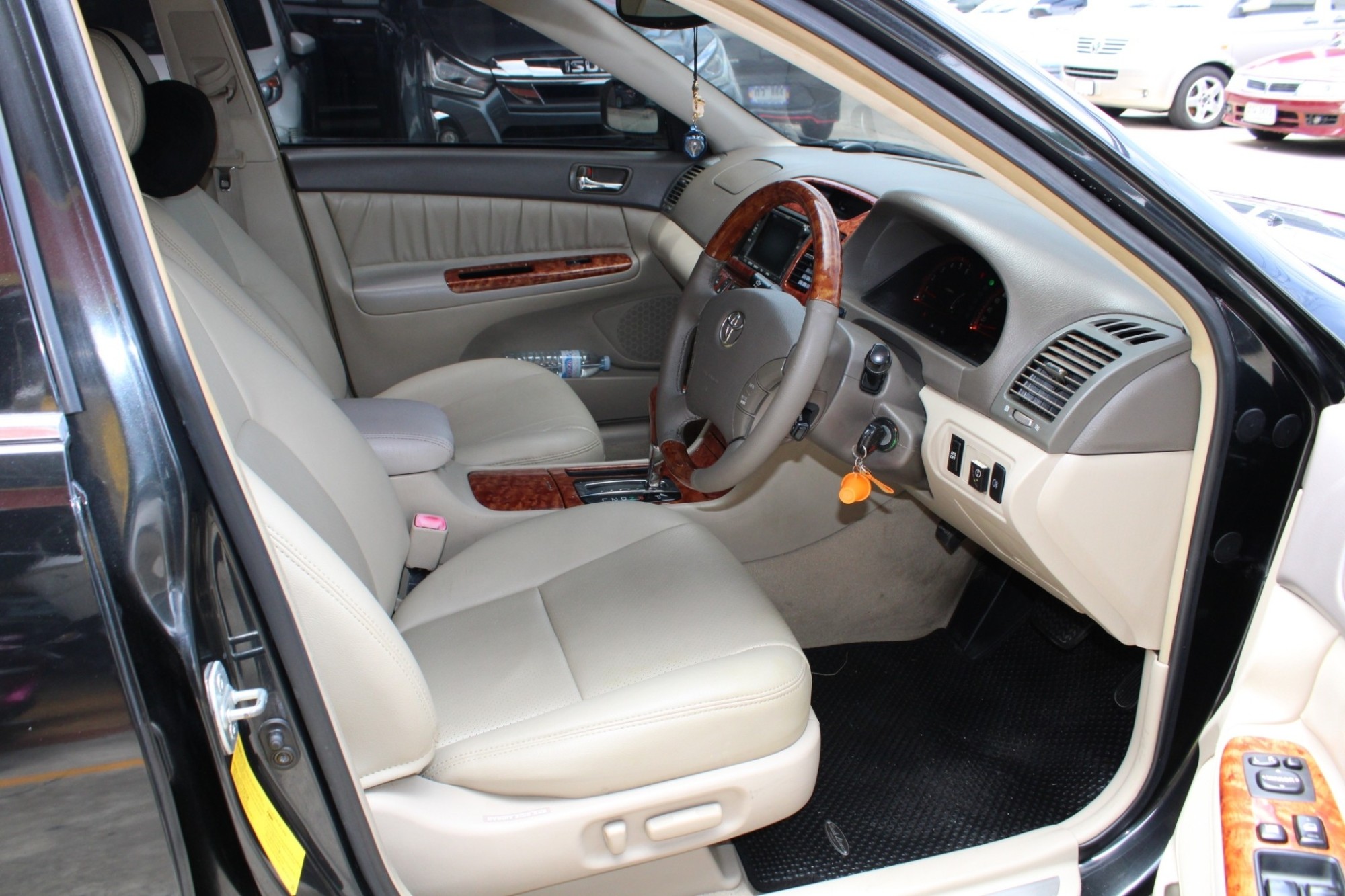 2005 Toyota Camry 2.4 Q AT สีดำ เกียร์อัตโนมัติ รุ่นท๊อปสุด ไม่มีชน เครื่องช่วงล่างขับดี แก๊สLPGเพิ่งติดตั้งไม่นานวันมานี้ ไมล์แท้เจ้าของดูแลมาดีมาก (รูปที่ 13)
