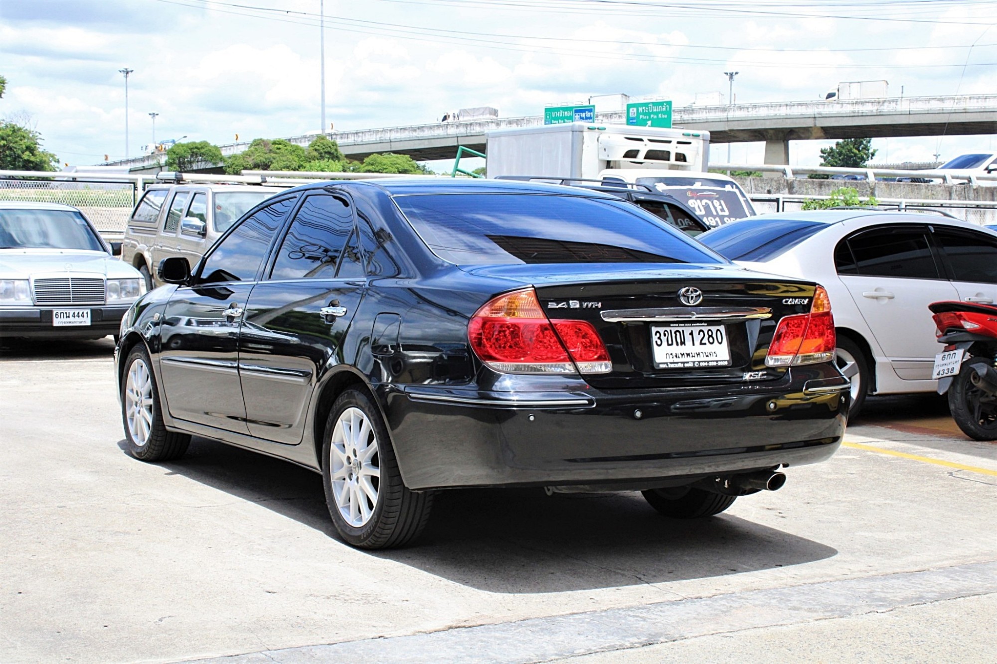 2005 Toyota Camry 2.4 Q AT สีดำ เกียร์อัตโนมัติ รุ่นท๊อปสุด ไม่มีชน เครื่องช่วงล่างขับดี แก๊สLPGเพิ่งติดตั้งไม่นานวันมานี้ ไมล์แท้เจ้าของดูแลมาดีมาก (รูปที่ 5)
