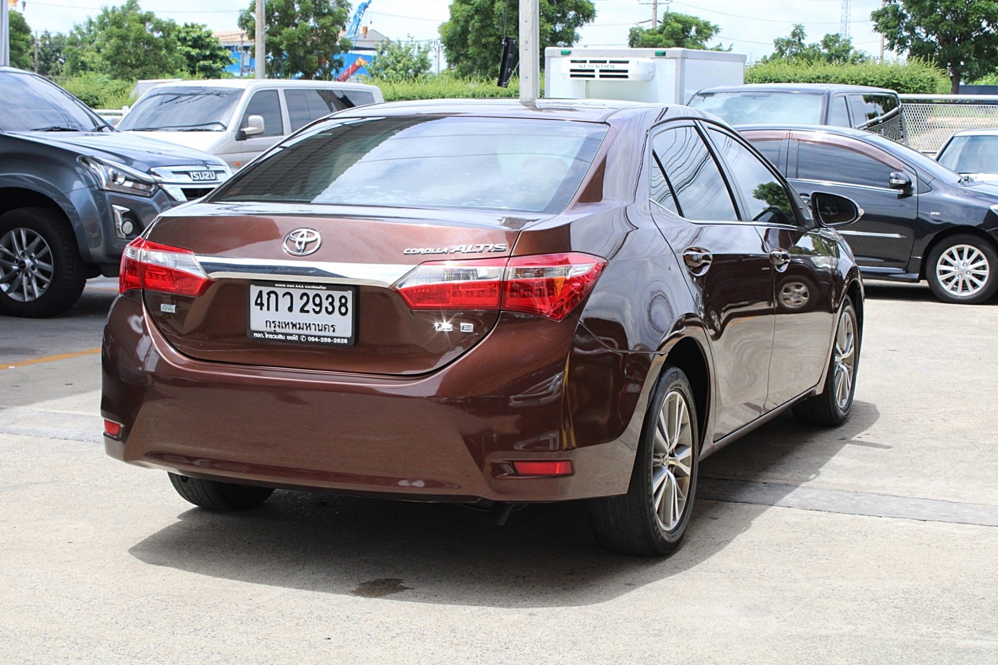 2015 toyota Altis Dual VVT-I 1.6 E CNG โรงงาน สีน้ำตาล (สีหายาก) เกียร์อัตโนมัติ Super CVT-I 7 Wonder Speed สุดประหยัด