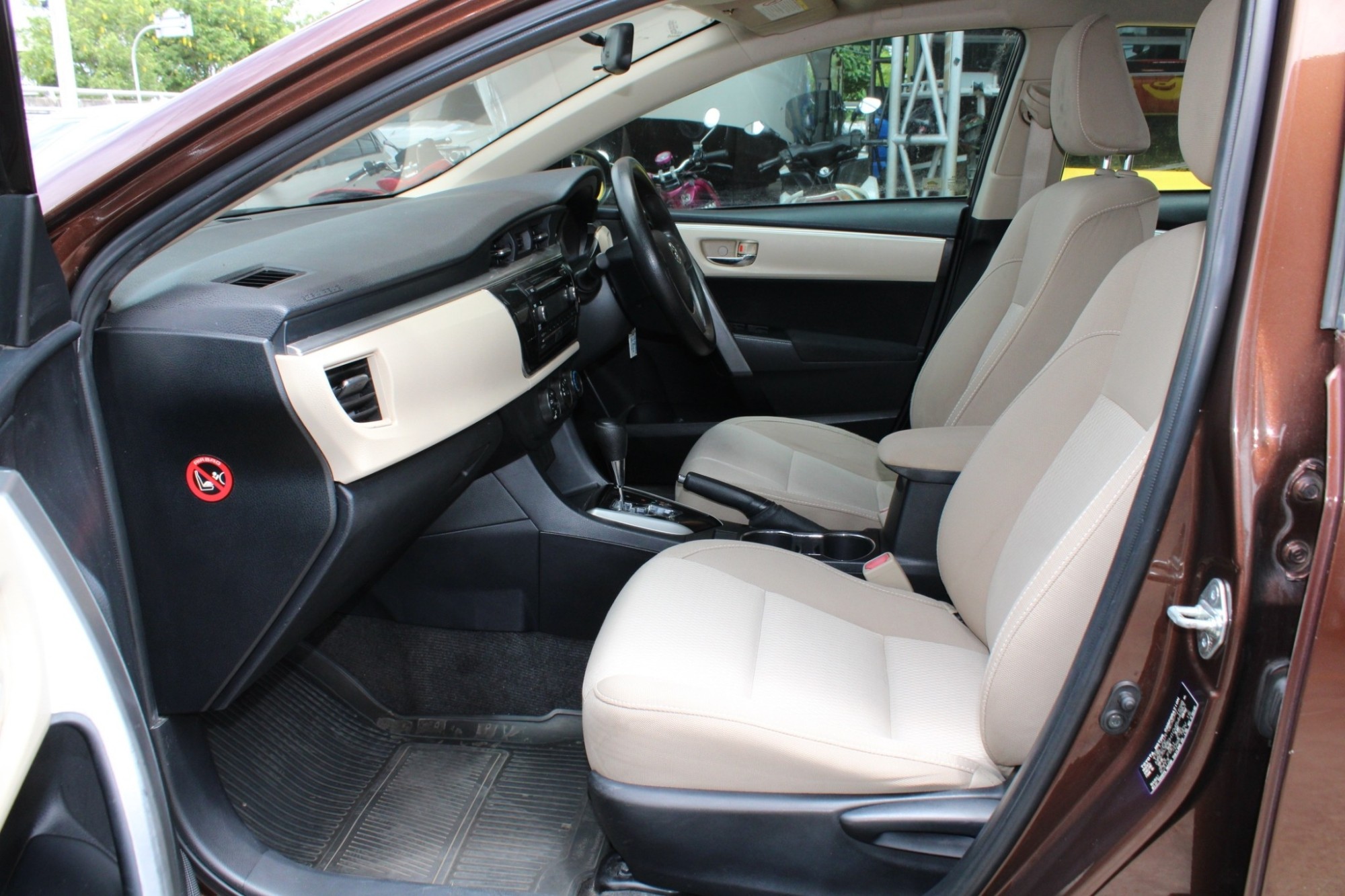 2015 toyota Altis Dual VVT-I 1.6 E CNG โรงงาน สีน้ำตาล (สีหายาก) เกียร์อัตโนมัติ Super CVT-I 7 Wonder Speed สุดประหยัด (รูปที่ 7)