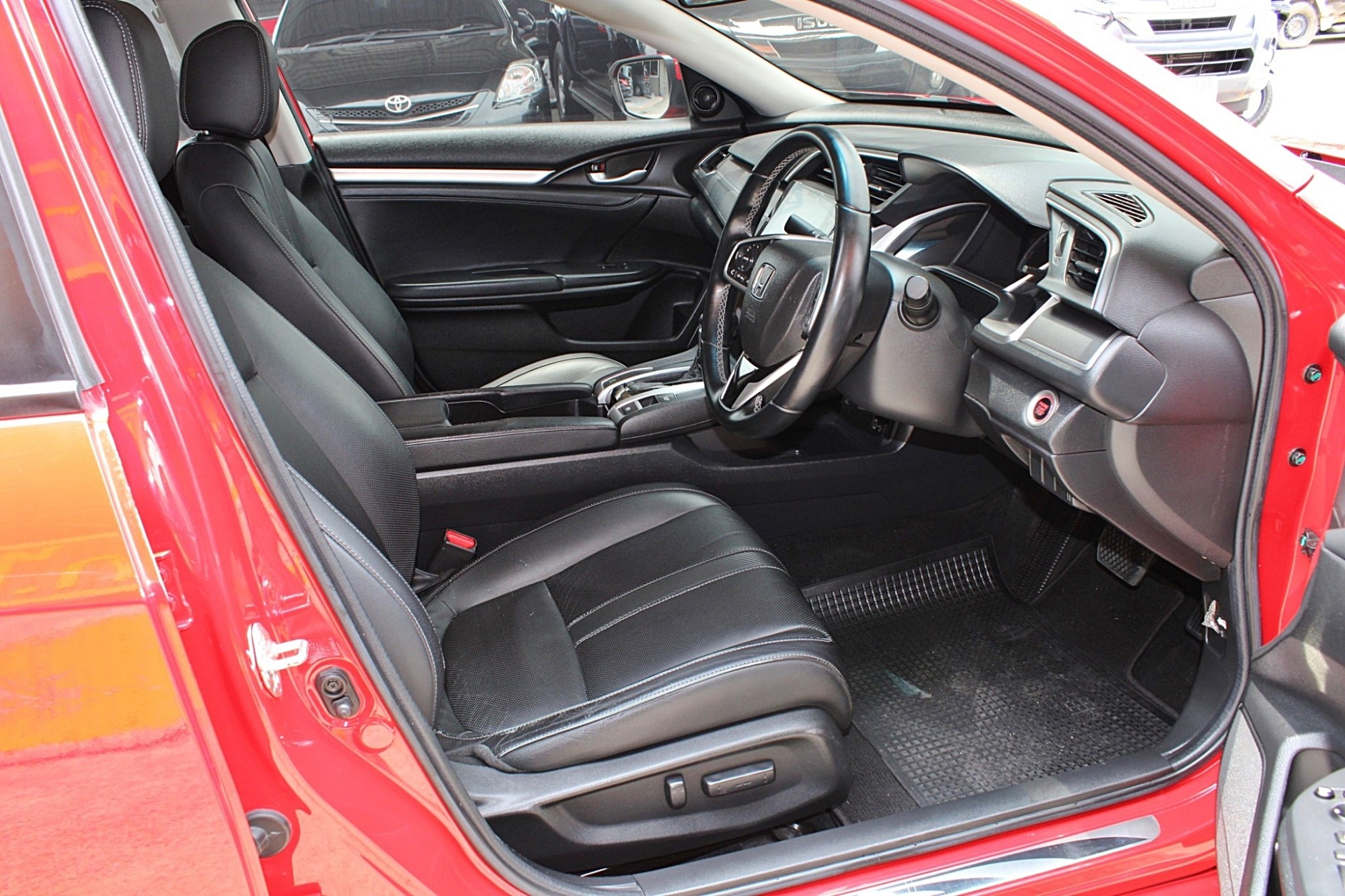 2019 Honda Civic Fc 1.8 EL auto สีแดง ไมล์น้อยแท้ 83,xxx มือแรกออกป้ายแดง 👉 ฟรีดาวน์ 👉 ดอกเบี้ย 0 % 1 ปี 👉ขับฟรี 3 เดือน (รูปที่ 7)