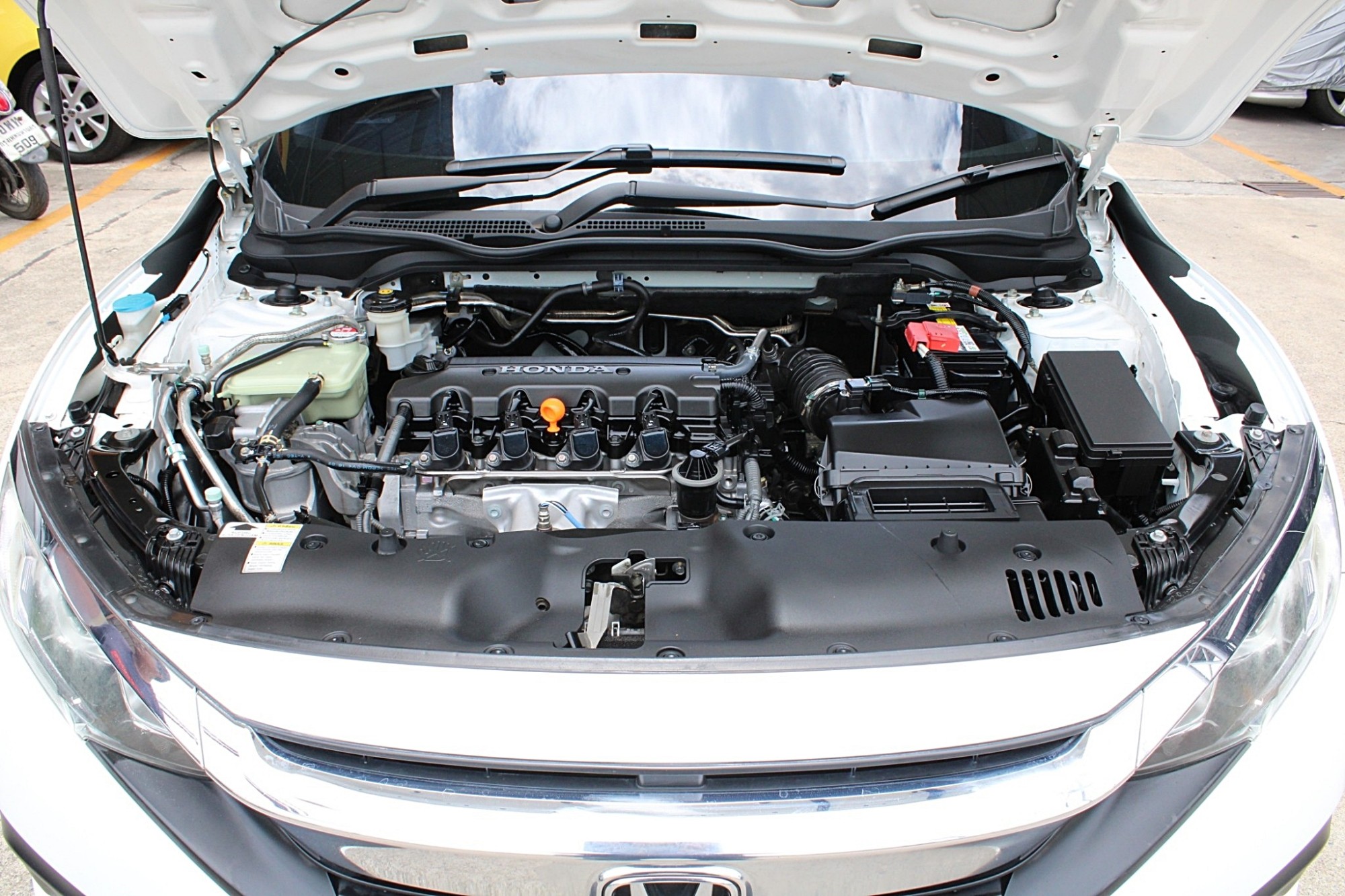 2016 Honda Civic FC 1.8 E i-VTEC AT สีขาว มือเดียวออกห้าง ไม่มีอุบัติเหตุ มีประวัติเข้าศูนย์ ขับดีมาก (รูปที่ 9)