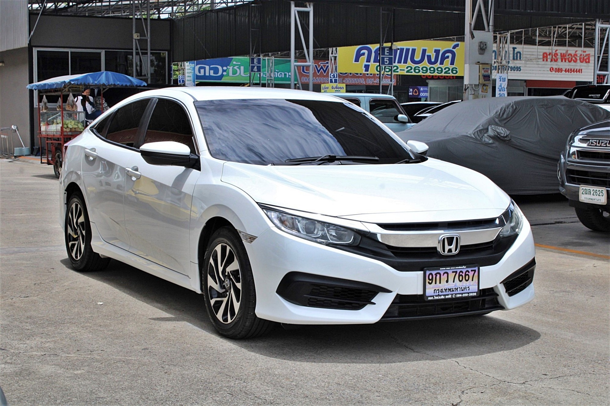 2016 Honda Civic FC 1.8 E i-VTEC AT สีขาว มือเดียวออกห้าง ไม่มีอุบัติเหตุ มีประวัติเข้าศูนย์ ขับดีมาก