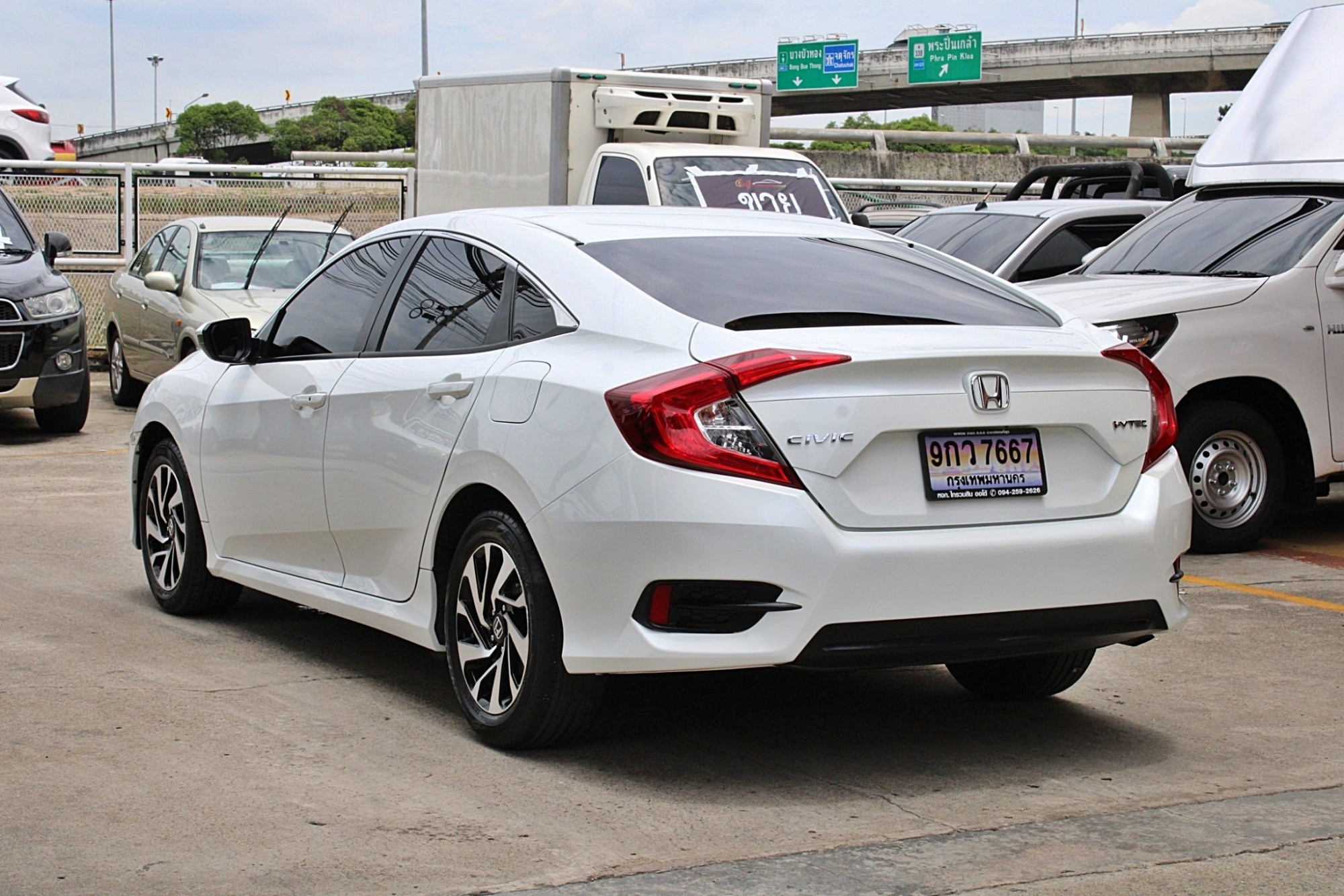 2016 Honda Civic FC 1.8 E i-VTEC AT สีขาว มือเดียวออกห้าง ไม่มีอุบัติเหตุ มีประวัติเข้าศูนย์ ขับดีมาก