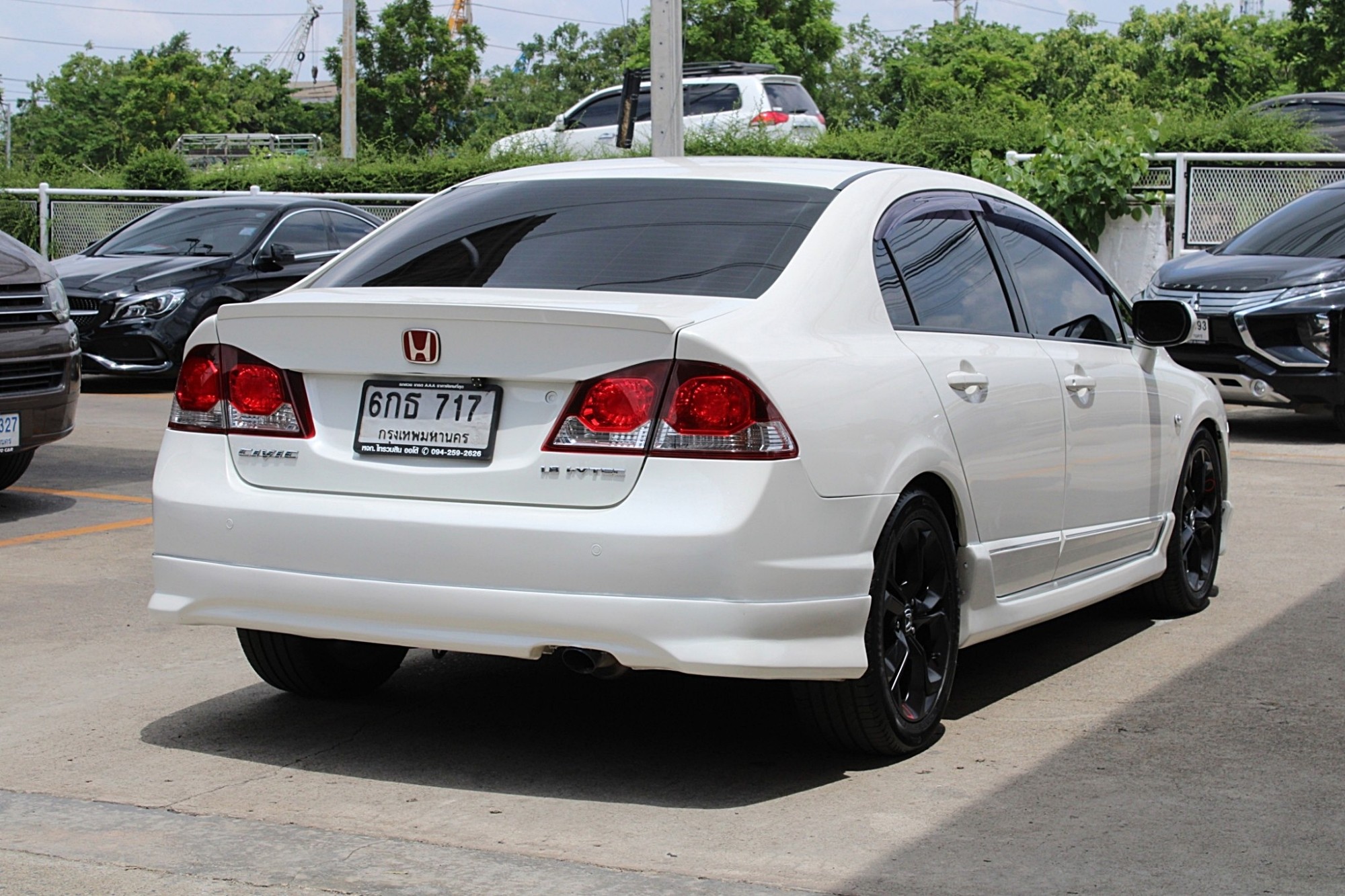 2011 Honda Civic FD 1.8 S i-VTEC AT สีขาว เกียร์ออโต้ พวงมาลัยมัลติฟังชั่น จอDVD ติดแก๊ส LPG แล้ว ประหยัดมาก