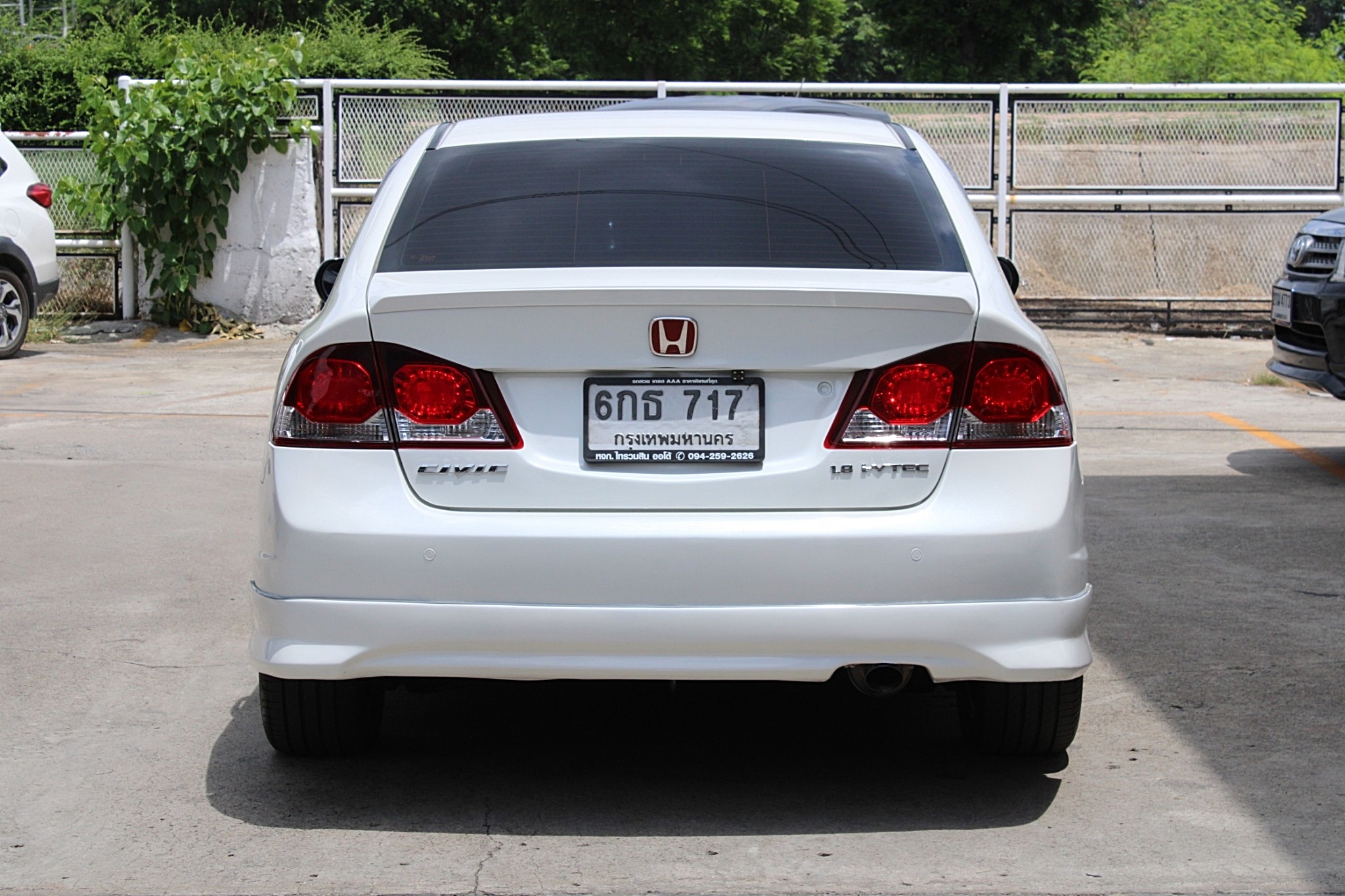 2011 Honda Civic FD 1.8 S i-VTEC AT สีขาว เกียร์ออโต้ พวงมาลัยมัลติฟังชั่น จอDVD ติดแก๊ส LPG แล้ว ประหยัดมาก (รูปที่ 4)