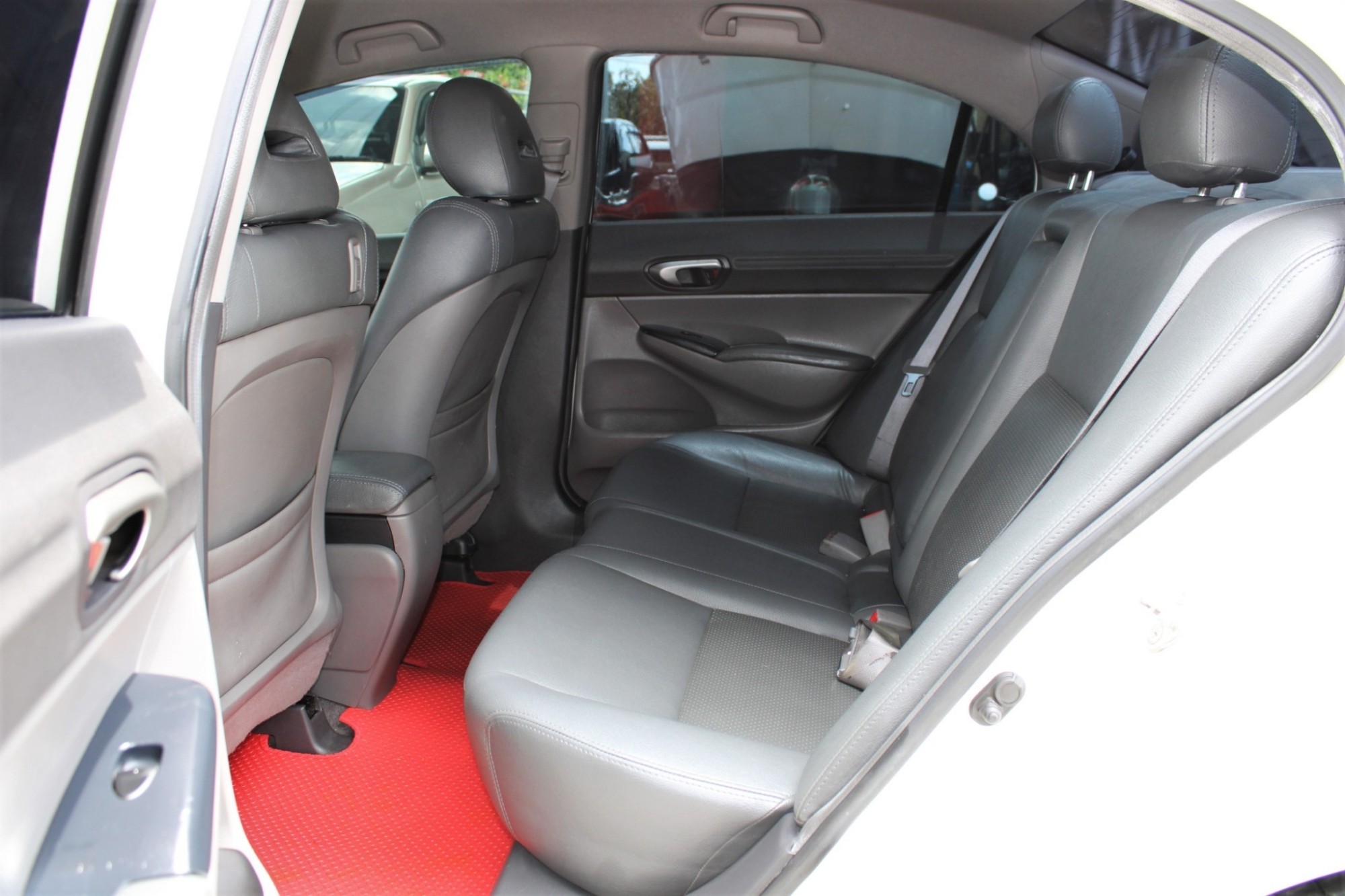 2011 Honda Civic FD 1.8 S i-VTEC AT สีขาว เกียร์ออโต้ พวงมาลัยมัลติฟังชั่น จอDVD ติดแก๊ส LPG แล้ว ประหยัดมาก (รูปที่ 11)
