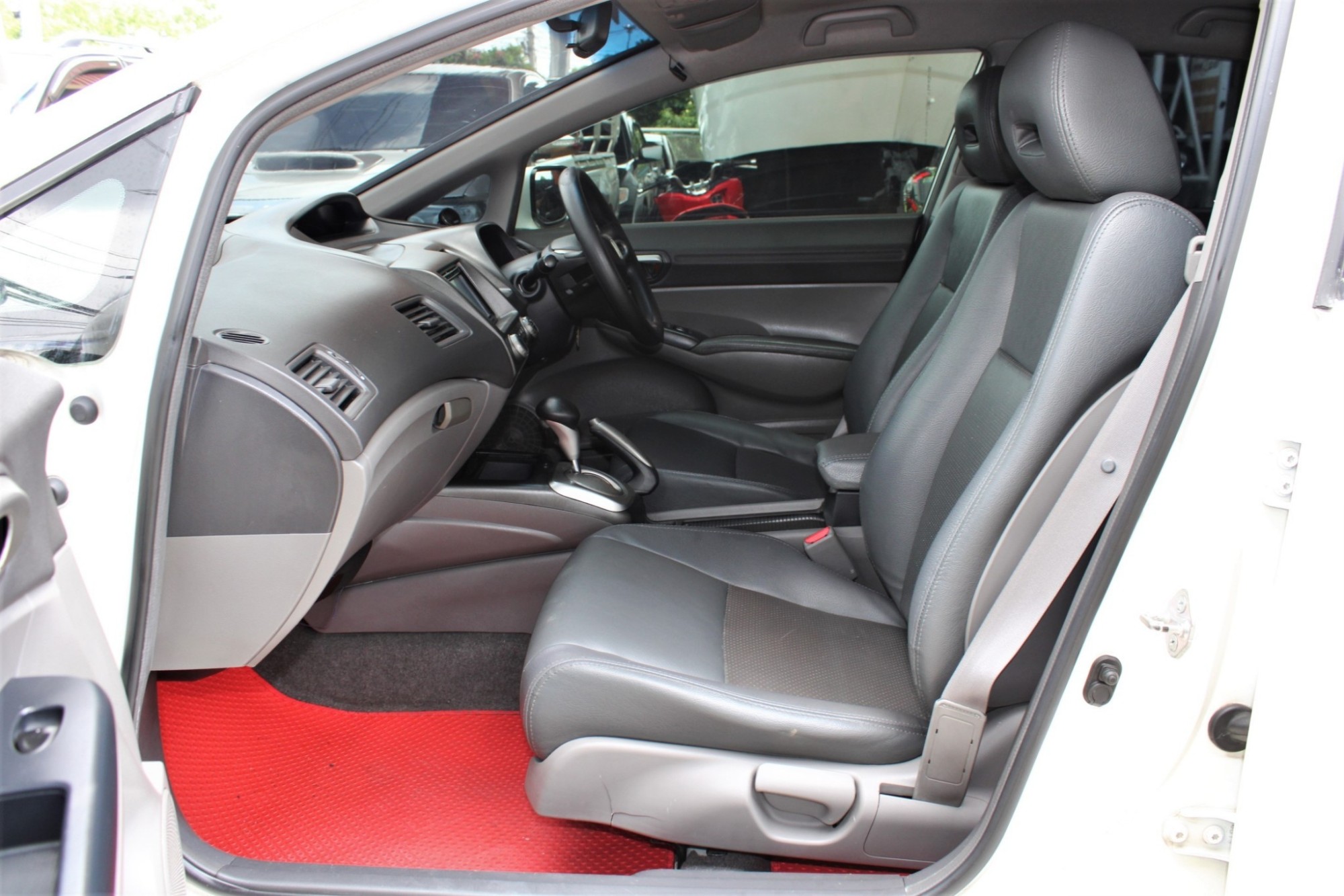 2011 Honda Civic FD 1.8 S i-VTEC AT สีขาว เกียร์ออโต้ พวงมาลัยมัลติฟังชั่น จอDVD ติดแก๊ส LPG แล้ว ประหยัดมาก (รูปที่ 10)