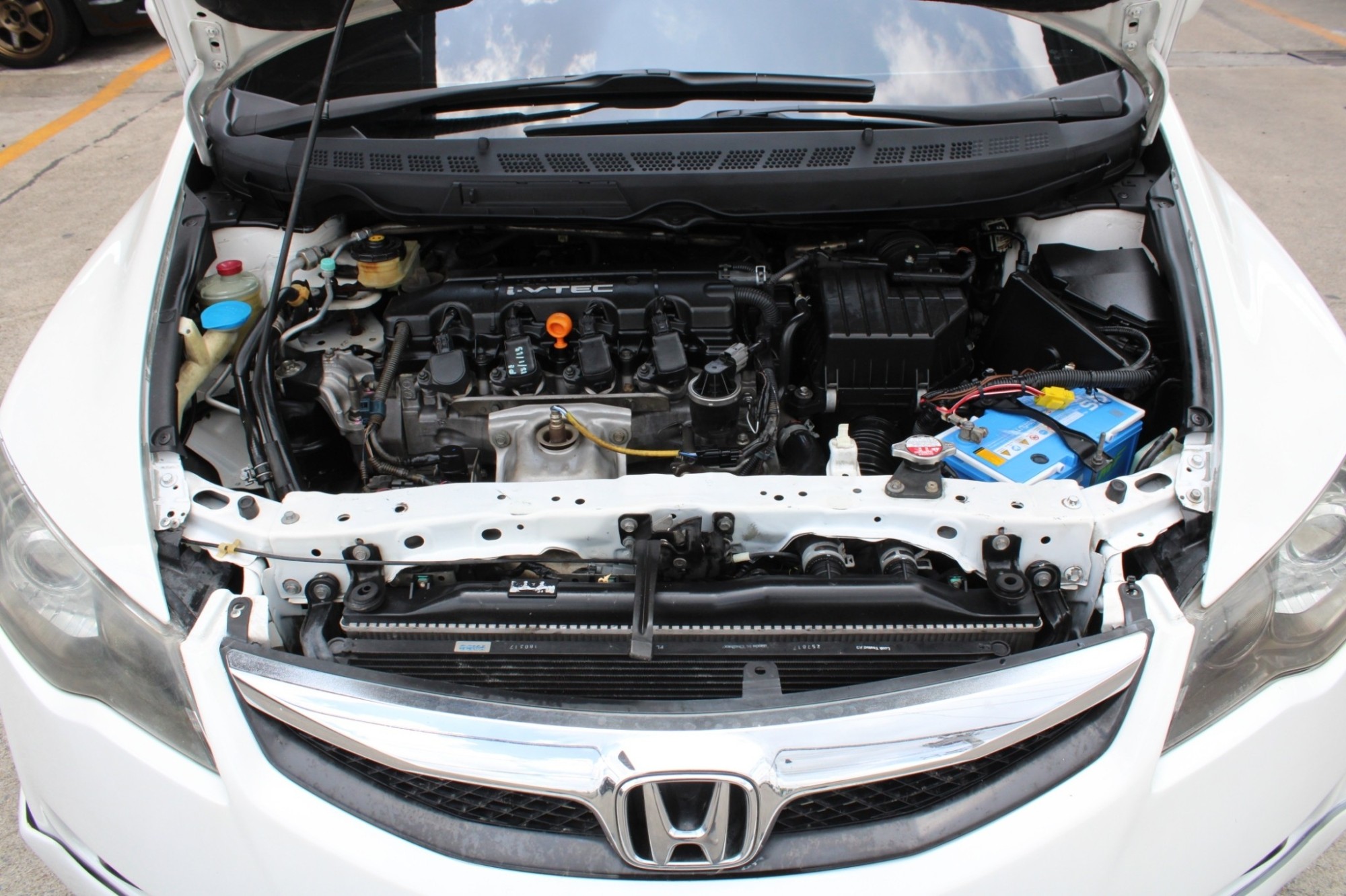 2011 Honda Civic FD 1.8 S i-VTEC AT สีขาว เกียร์ออโต้ พวงมาลัยมัลติฟังชั่น จอDVD ติดแก๊ส LPG แล้ว ประหยัดมาก (รูปที่ 6)