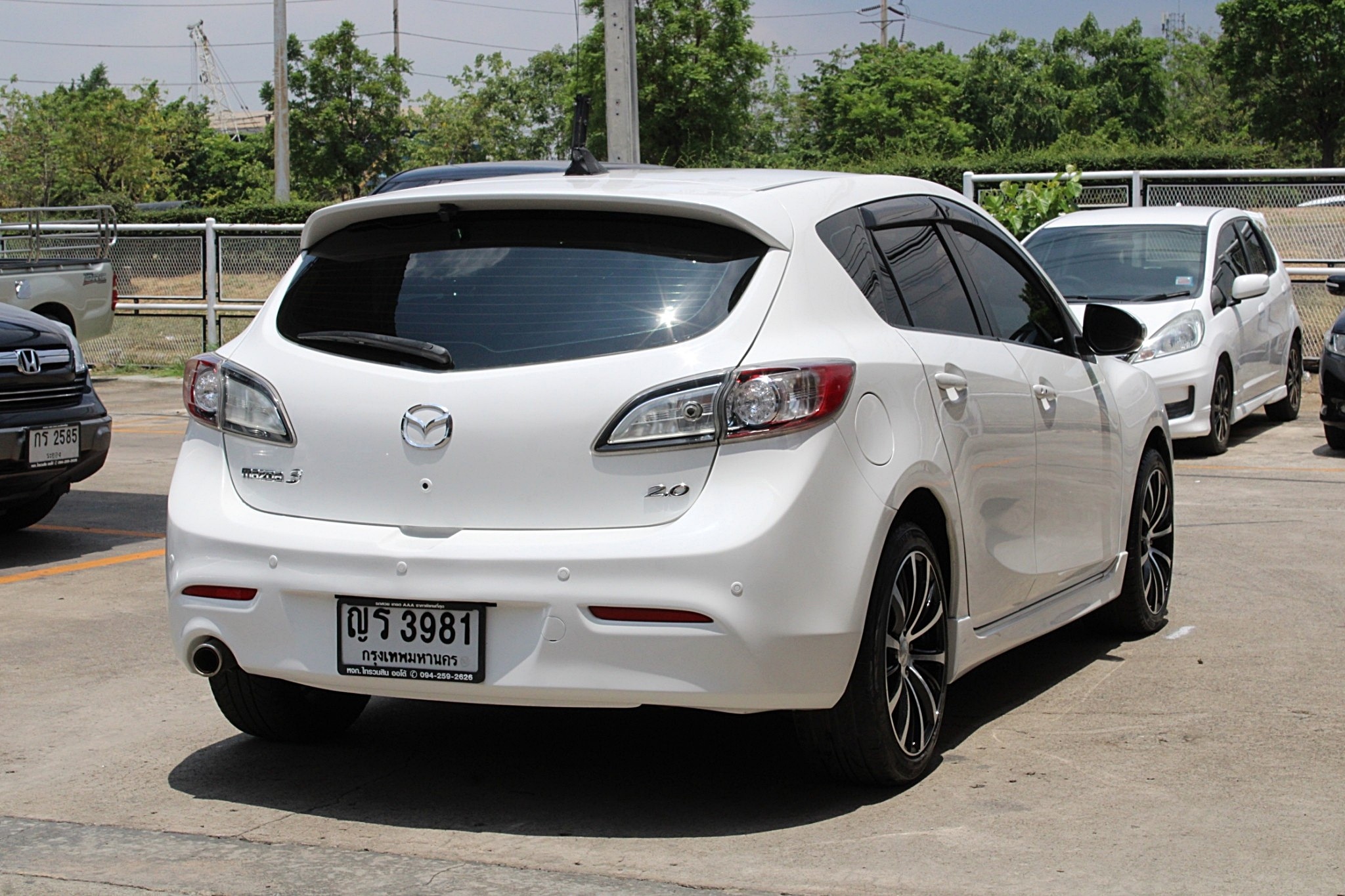 2011 Mazda 3 2.0 Maxx Sports รุ๋นTop AT สีขาว ออโต้ 5 ประตู หลังคาซันรูฟ (รูปที่ 8)