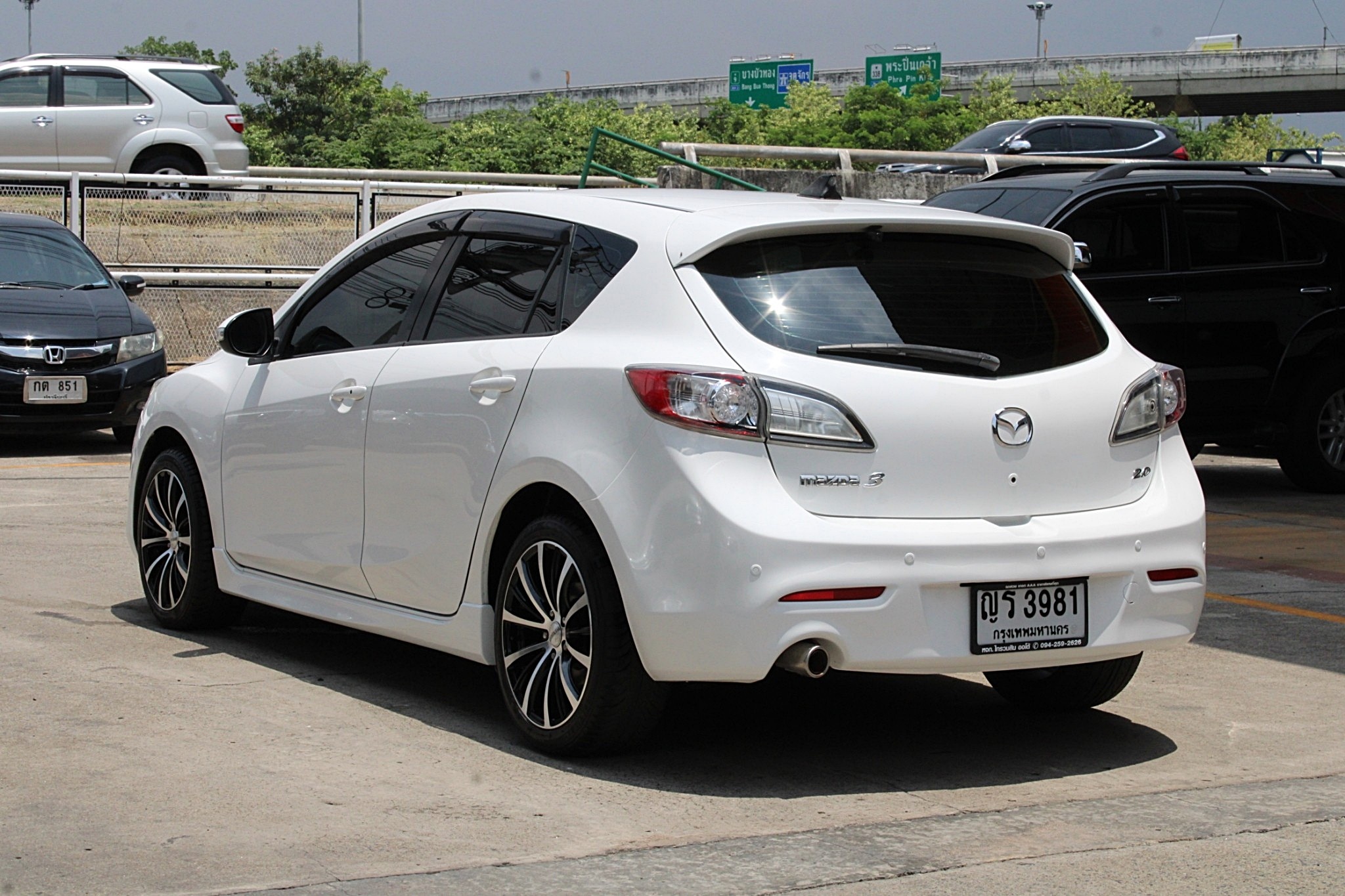 2011 Mazda 3 2.0 Maxx Sports รุ๋นTop AT สีขาว ออโต้ 5 ประตู หลังคาซันรูฟ (รูปที่ 6)