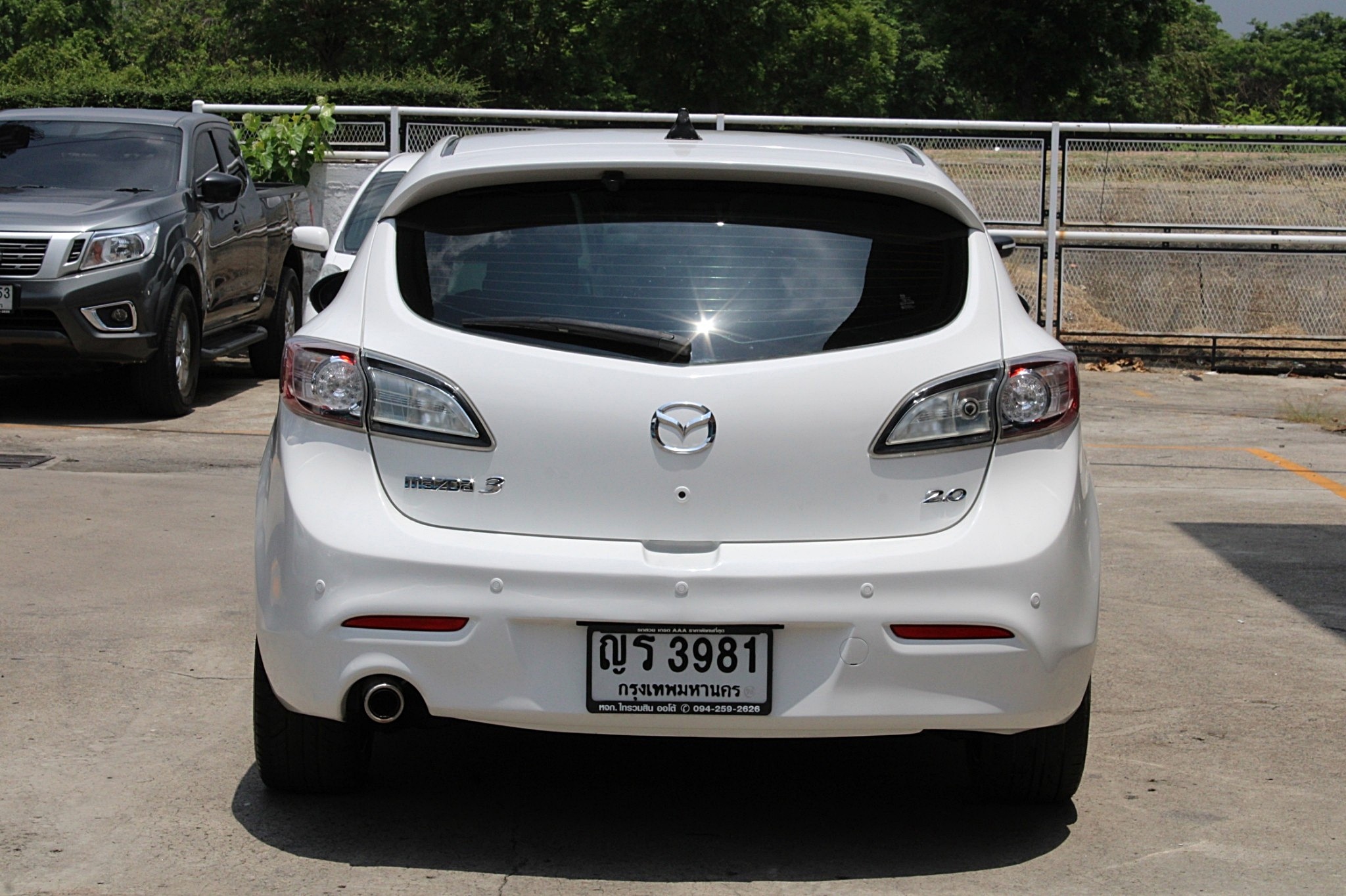 2011 Mazda 3 2.0 Maxx Sports รุ๋นTop AT สีขาว ออโต้ 5 ประตู หลังคาซันรูฟ (รูปที่ 7)