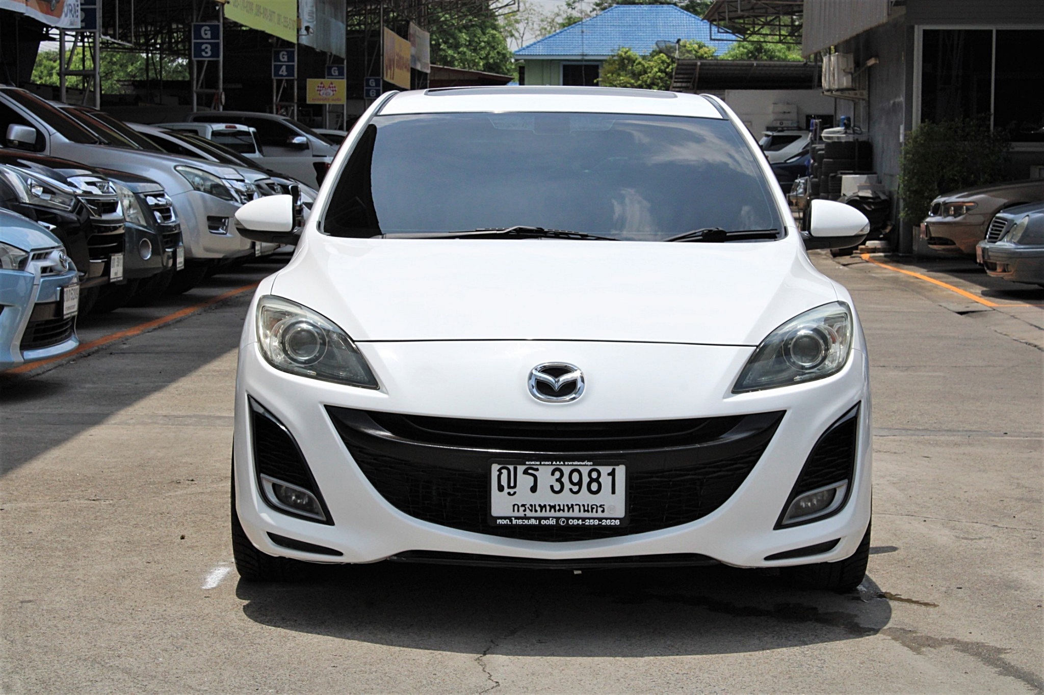 2011 Mazda 3 2.0 Maxx Sports รุ๋นTop AT สีขาว ออโต้ 5 ประตู หลังคาซันรูฟ (รูปที่ 2)