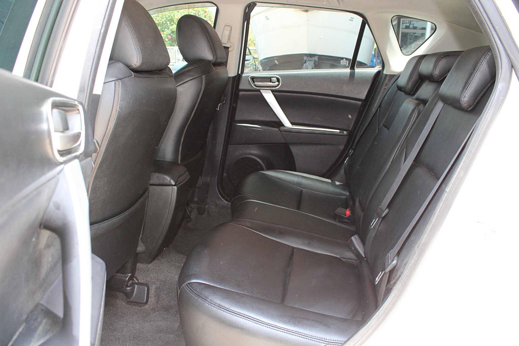 2011 Mazda 3 2.0 Maxx Sports รุ๋นTop AT สีขาว ออโต้ 5 ประตู หลังคาซันรูฟ (รูปที่ 9)