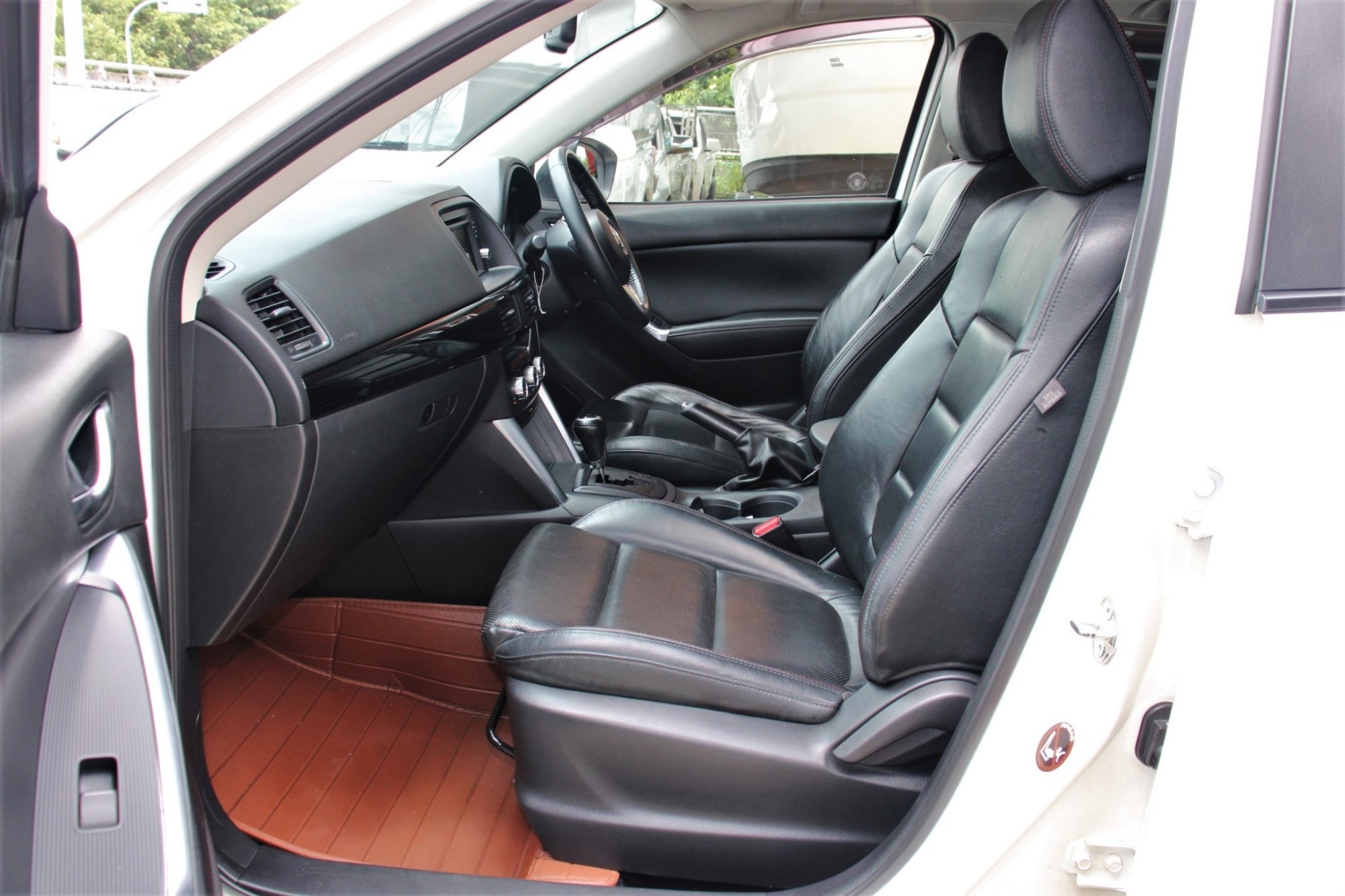 2014 Mazda CX-5 2.5 S AT สีขาว SUV Auto เบนซิน ไม่เคยแก๊ส เครื่องเกียร์ดีมาก ภายในสวย ขับดีมากครับ มีโปรดอกเบี้ยพิเศษ (รูปที่ 4)