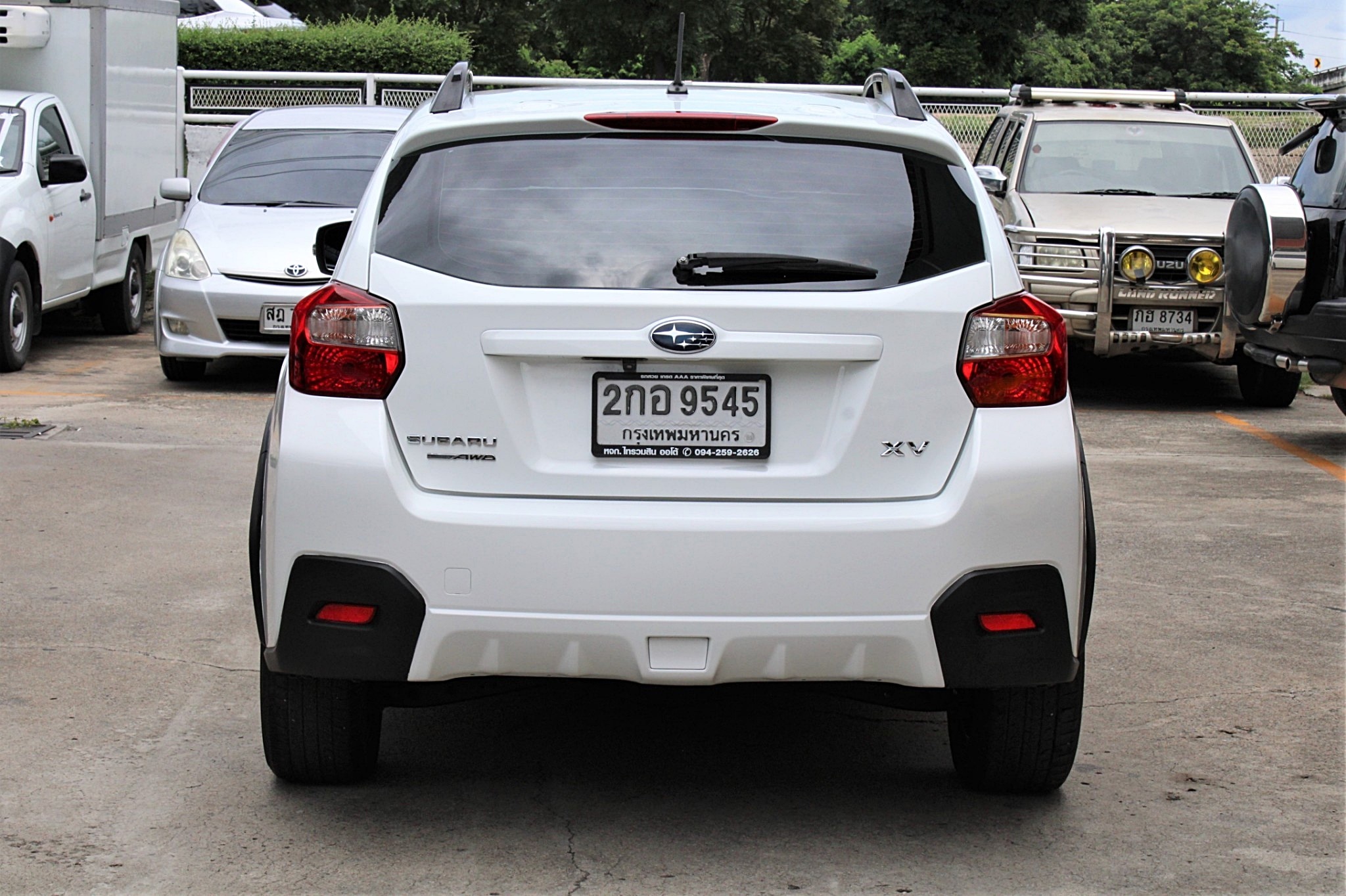 ราคาน่าคบ งบไม่เกิน 400,000 ปี2012 Subaru XV 2.0i-P AWD AT สีขาว เกียร์ออโต้