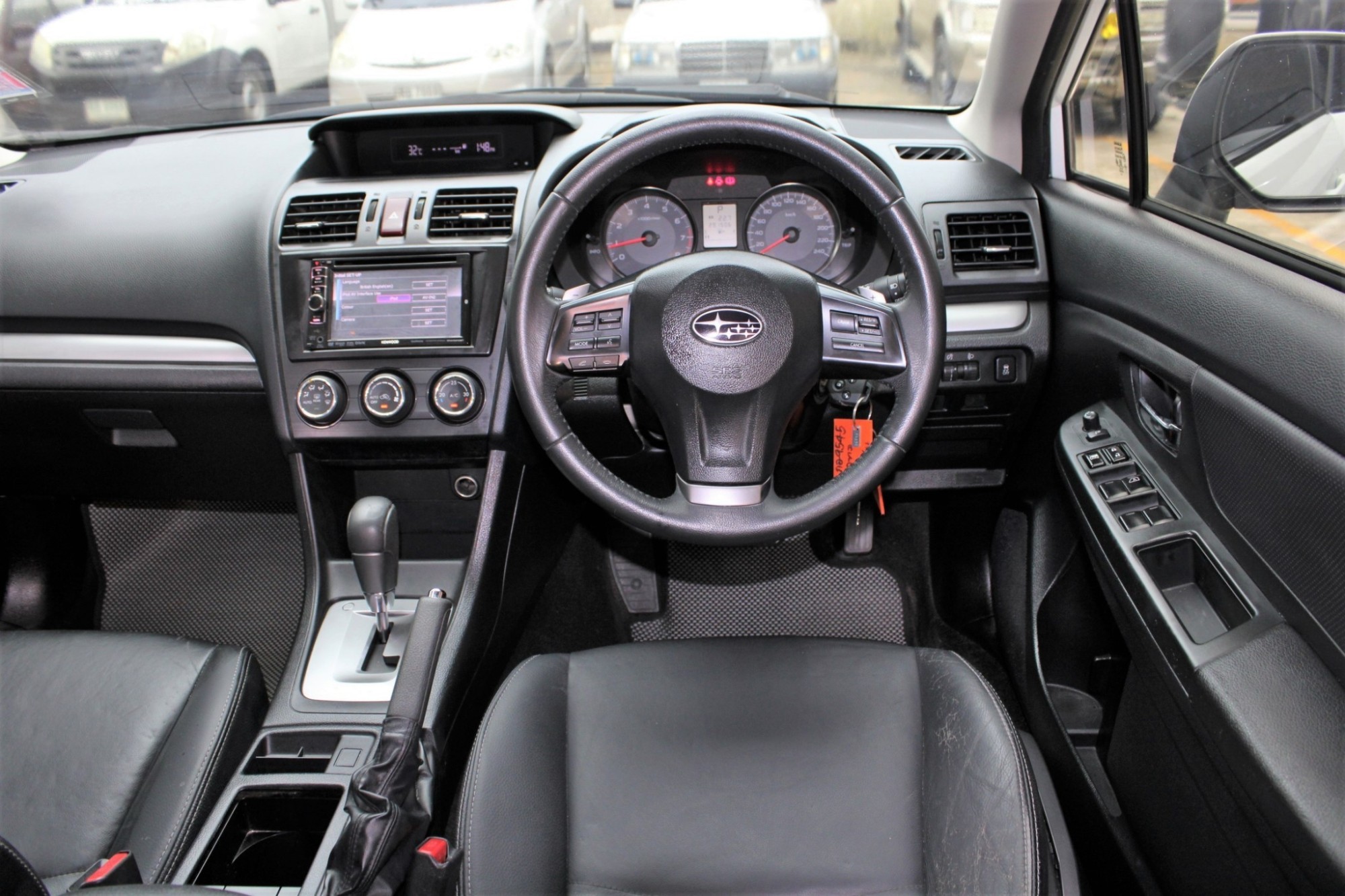 ราคาน่าคบ งบไม่เกิน 400,000 ปี2012 Subaru XV 2.0i-P AWD AT สีขาว เกียร์ออโต้ (รูปที่ 8)