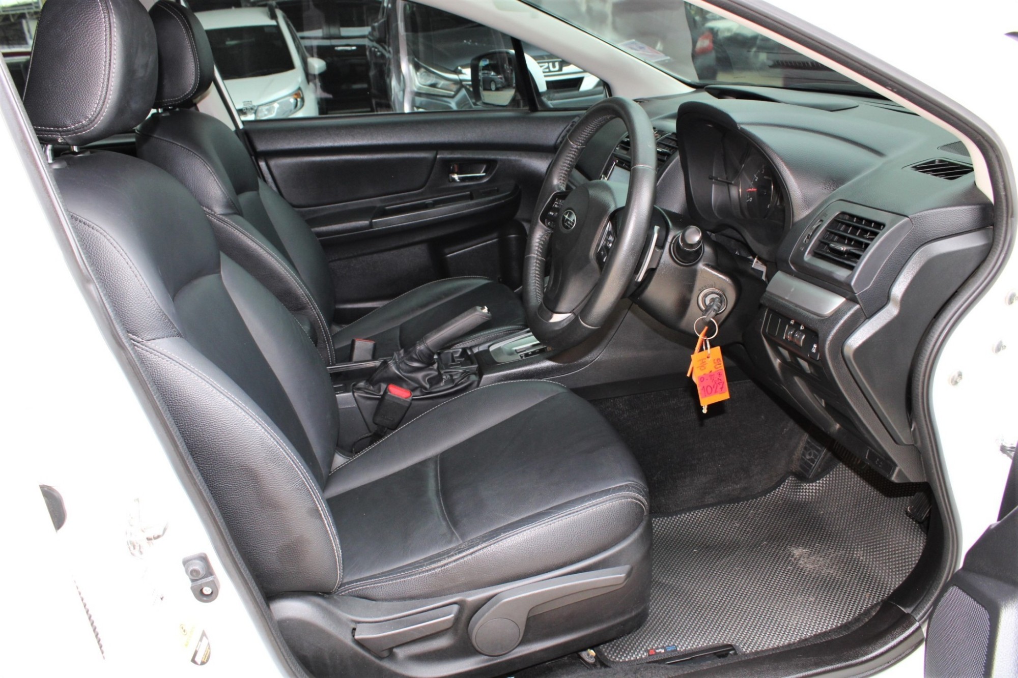 ราคาน่าคบ งบไม่เกิน 400,000 ปี2012 Subaru XV 2.0i-P AWD AT สีขาว เกียร์ออโต้ (รูปที่ 12)