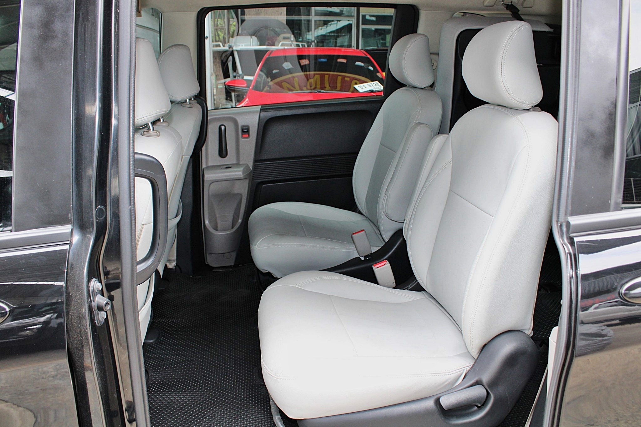 2012 Honda Freed 1.5 EL Wagon AT สีดำ เกียร์ออโต้ รถครอบครัว7ที่นั่ง รถบ้าน ออกห้างมือเดียว รถสวยไม่มีชน มีประวัติเช็คศูนย์ (รูปที่ 14)