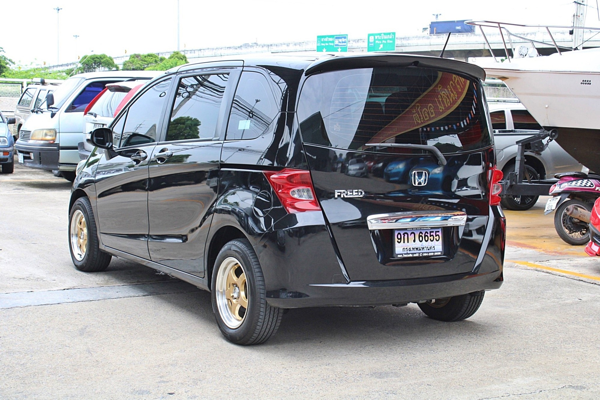2012 Honda Freed 1.5 EL Wagon AT สีดำ เกียร์ออโต้ รถครอบครัว7ที่นั่ง รถบ้าน ออกห้างมือเดียว รถสวยไม่มีชน มีประวัติเช็คศูนย์ (รูปที่ 8)