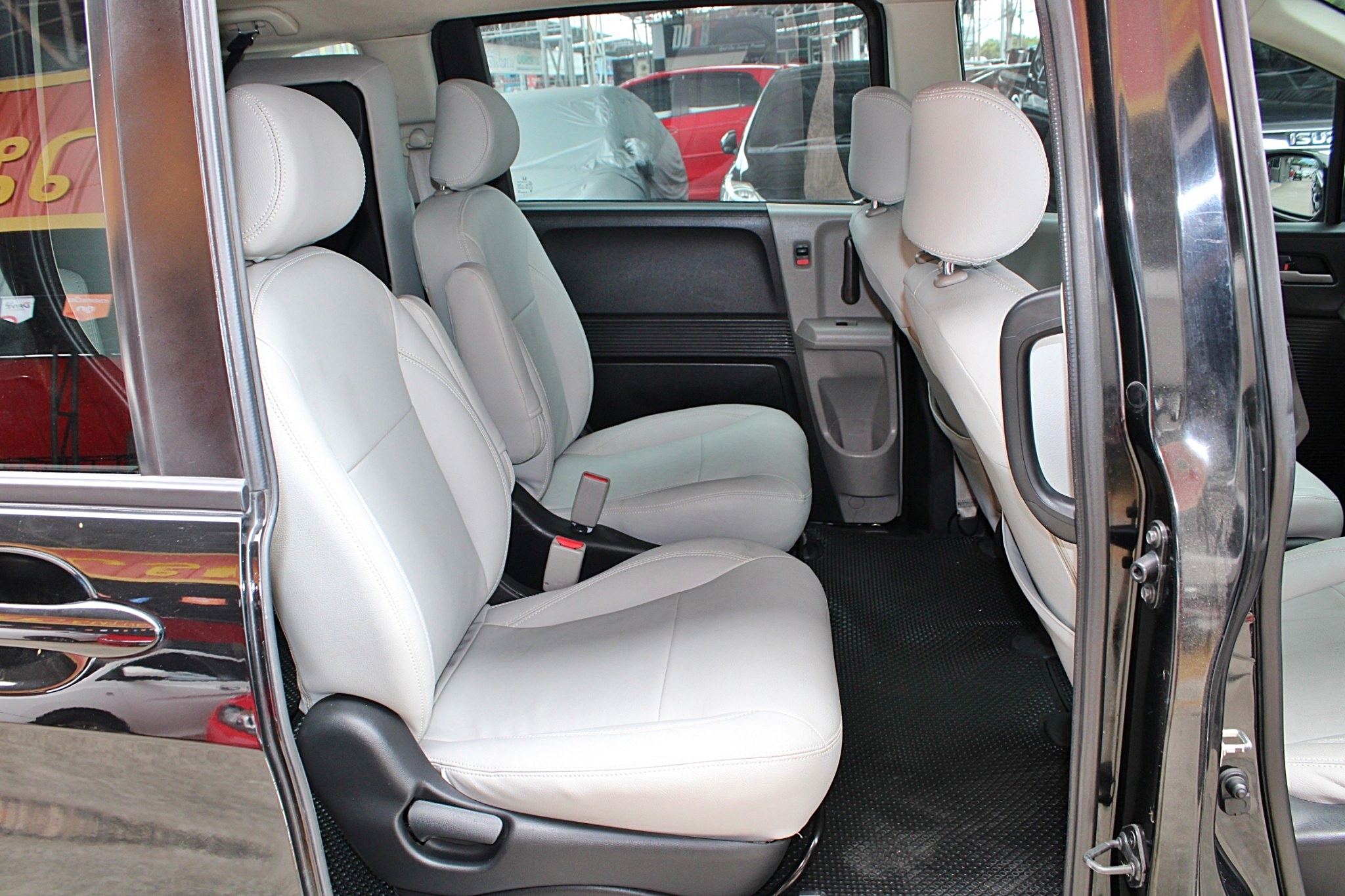 2012 Honda Freed 1.5 EL Wagon AT สีดำ เกียร์ออโต้ รถครอบครัว7ที่นั่ง รถบ้าน ออกห้างมือเดียว รถสวยไม่มีชน มีประวัติเช็คศูนย์ (รูปที่ 12)