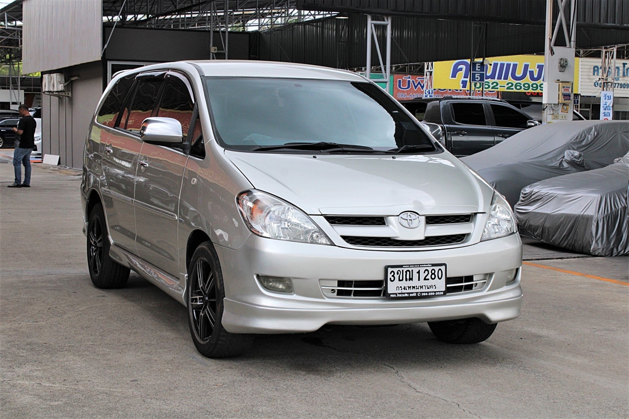 2007 Toyota Innova 2.0 V Wagon AT สีเทา เกียร์ออโต้ airbag abs เบาะหนัง แอร์ดิจิตอล ไม่มีชนหนักตัดต่อหรือจมน้ำ เครื่องดีช่วงล่างดี