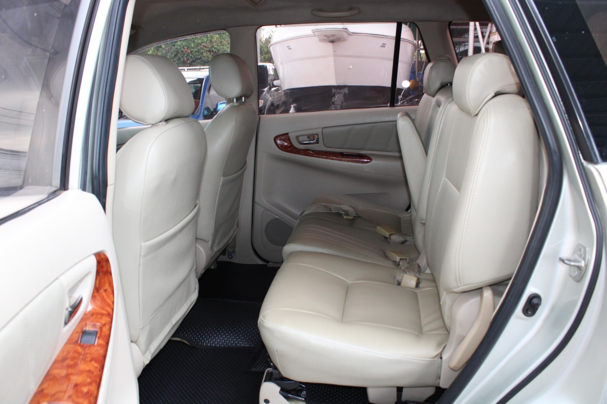 2007 Toyota Innova 2.0 V Wagon AT สีเทา เกียร์ออโต้ airbag abs เบาะหนัง แอร์ดิจิตอล ไม่มีชนหนักตัดต่อหรือจมน้ำ เครื่องดีช่วงล่างดี (รูปที่ 11)