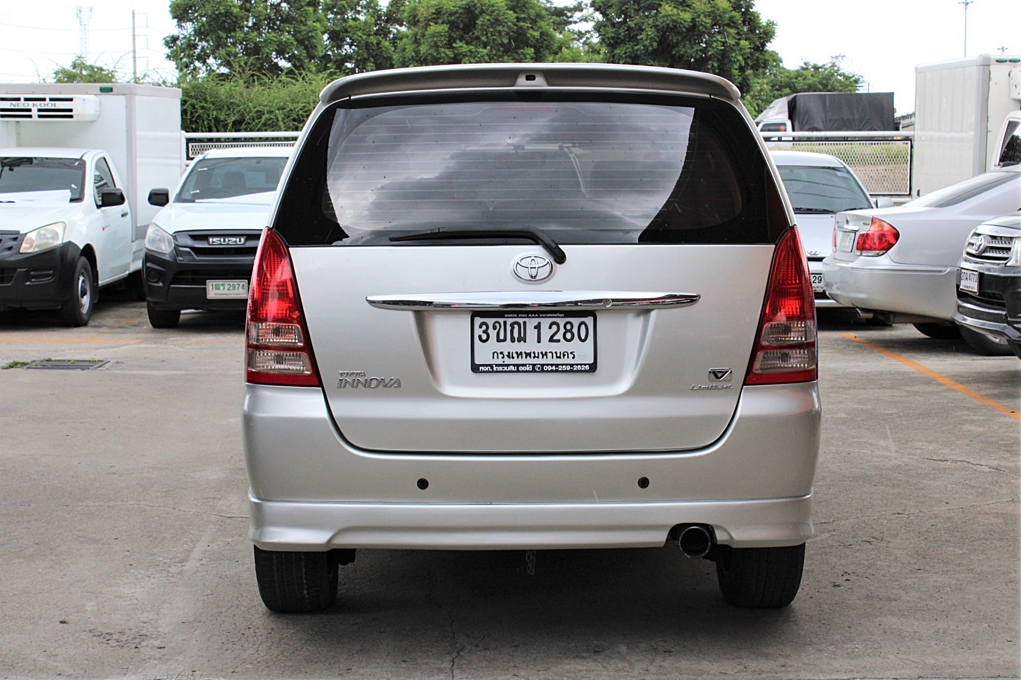 2007 Toyota Innova 2.0 V Wagon AT สีเทา เกียร์ออโต้ airbag abs เบาะหนัง แอร์ดิจิตอล ไม่มีชนหนักตัดต่อหรือจมน้ำ เครื่องดีช่วงล่างดี