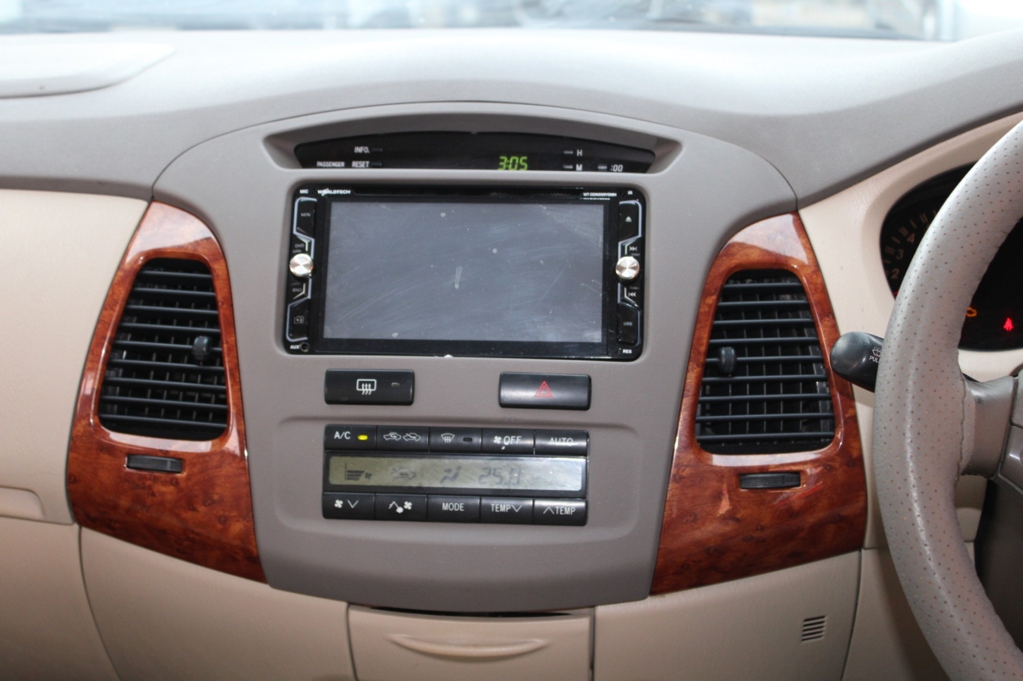 2007 Toyota Innova 2.0 V Wagon AT สีเทา เกียร์ออโต้ airbag abs เบาะหนัง แอร์ดิจิตอล ไม่มีชนหนักตัดต่อหรือจมน้ำ เครื่องดีช่วงล่างดี (รูปที่ 10)