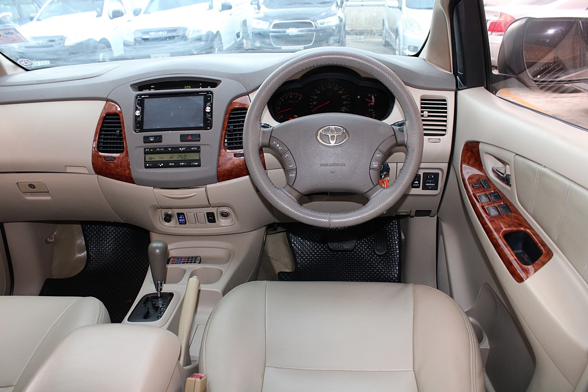 2007 Toyota Innova 2.0 V Wagon AT สีเทา เกียร์ออโต้ airbag abs เบาะหนัง แอร์ดิจิตอล ไม่มีชนหนักตัดต่อหรือจมน้ำ เครื่องดีช่วงล่างดี (รูปที่ 4)