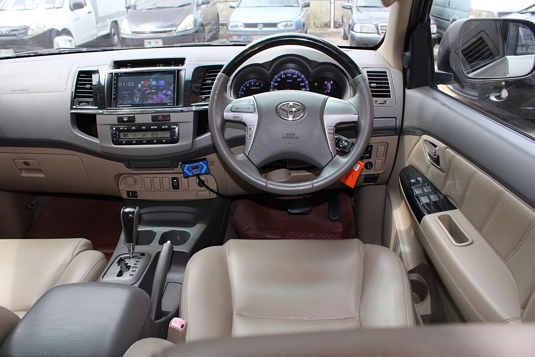 ฟรีดาวน์ 2011 toyota Fortuner 2.7 V 2WD Auto สีบรอนซ์ เกียร์ออโต้ ขับ2 หน้าแชมป์ เบนซินไม่แก๊ส (รูปที่ 11)
