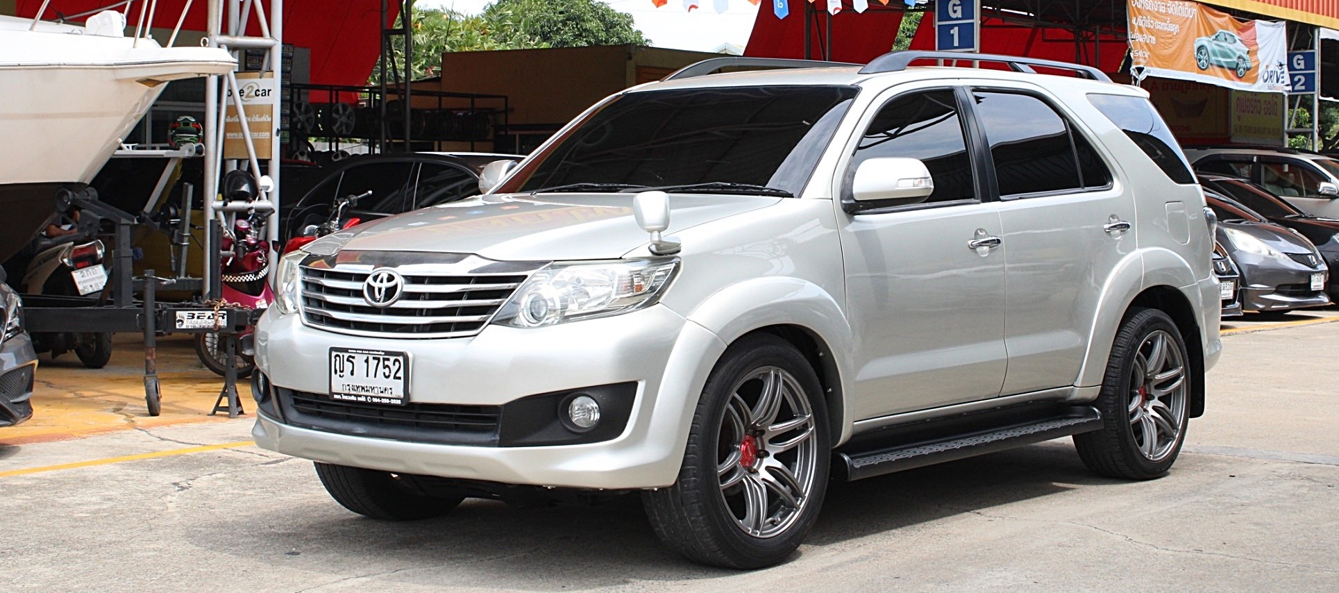 ฟรีดาวน์ 2011 toyota Fortuner 2.7 V 2WD Auto สีบรอนซ์ เกียร์ออโต้ ขับ2 หน้าแชมป์ เบนซินไม่แก๊ส